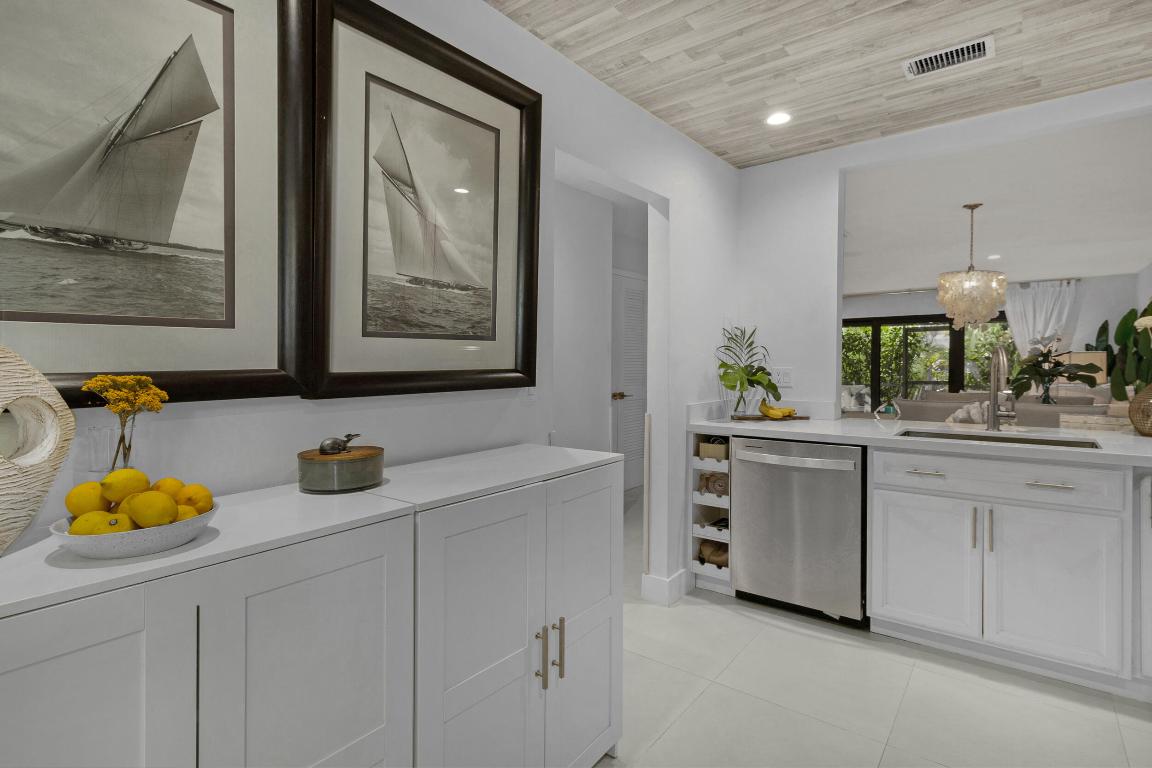 2136 NE 44th #4 Lighthouse Point, FL 33064