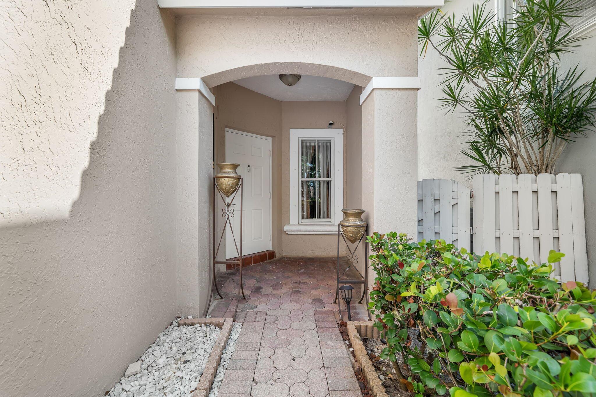 6892 Perdido Bay Ter Lake Worth, FL 33463