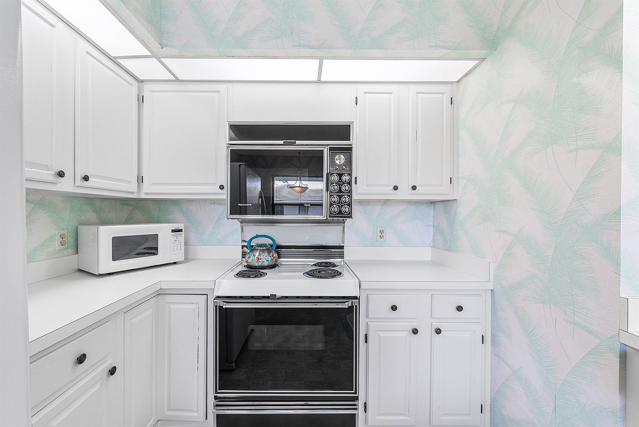 3858 Quail Rdg Dr #Blue Heron Boynton Beach, FL 33436