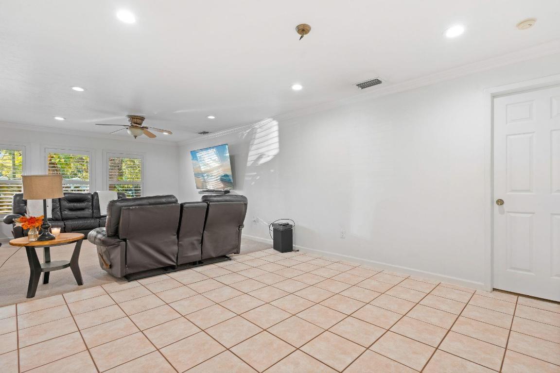 619 29th St Bradenton, FL 34208