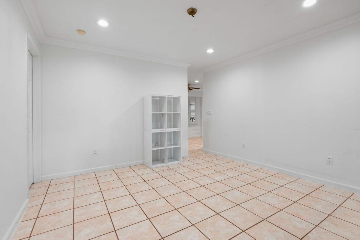 619 29th St Bradenton, FL 34208