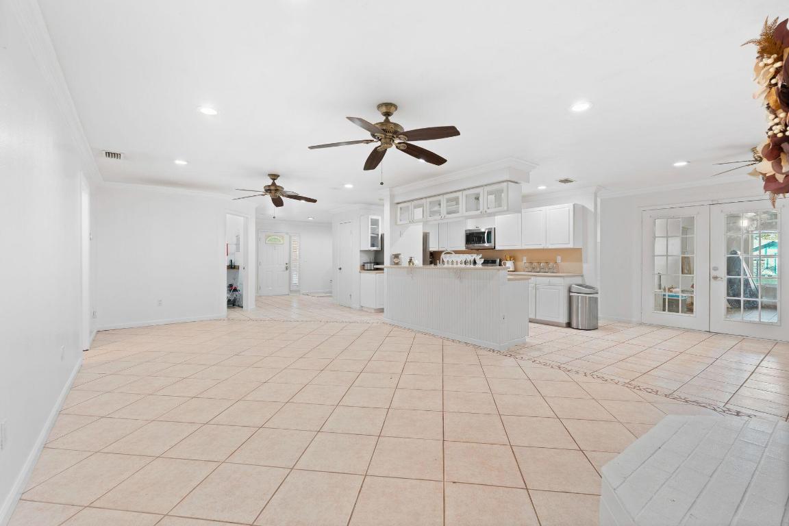 619 29th St Bradenton, FL 34208