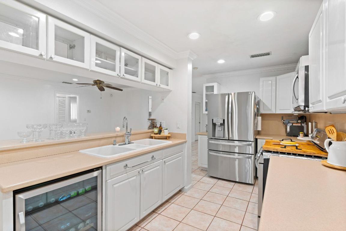 619 29th St Bradenton, FL 34208