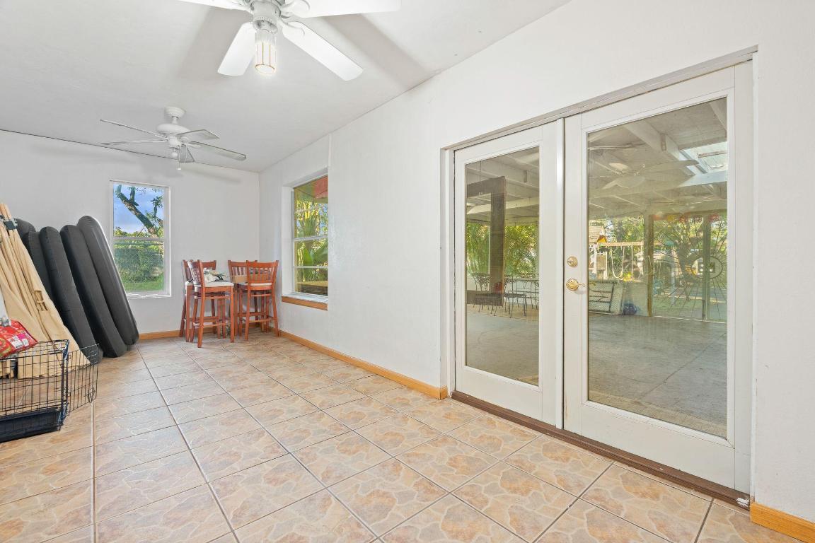 619 29th St Bradenton, FL 34208