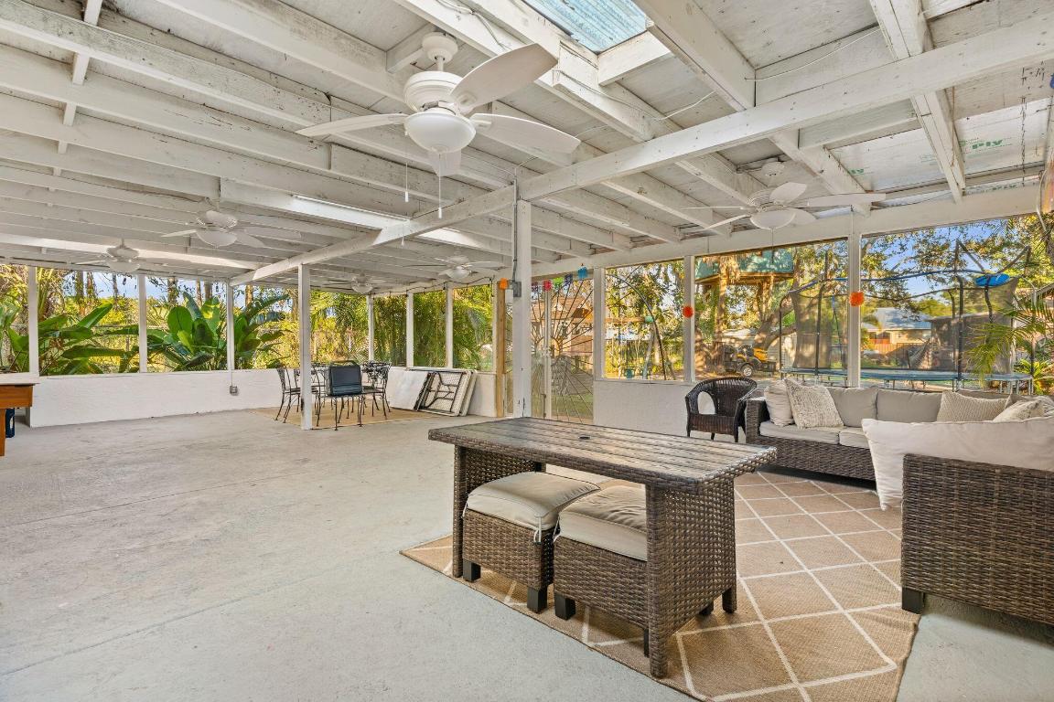 619 29th St Bradenton, FL 34208