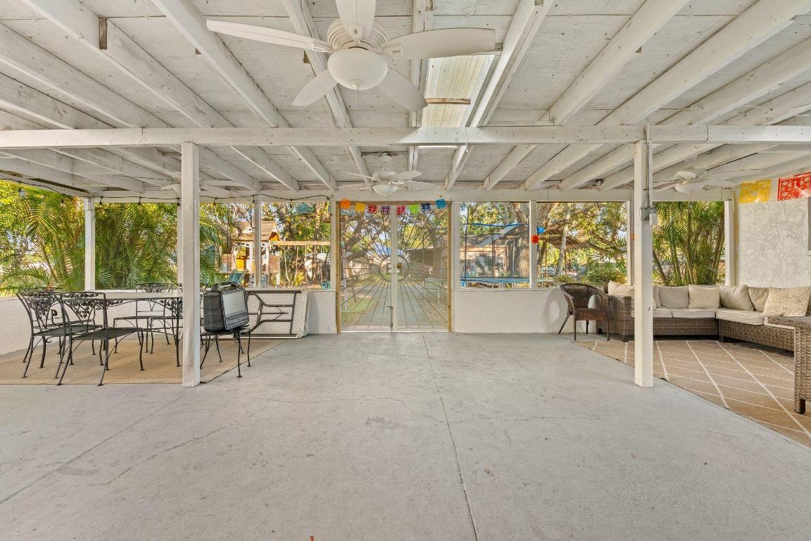 619 29th St Bradenton, FL 34208