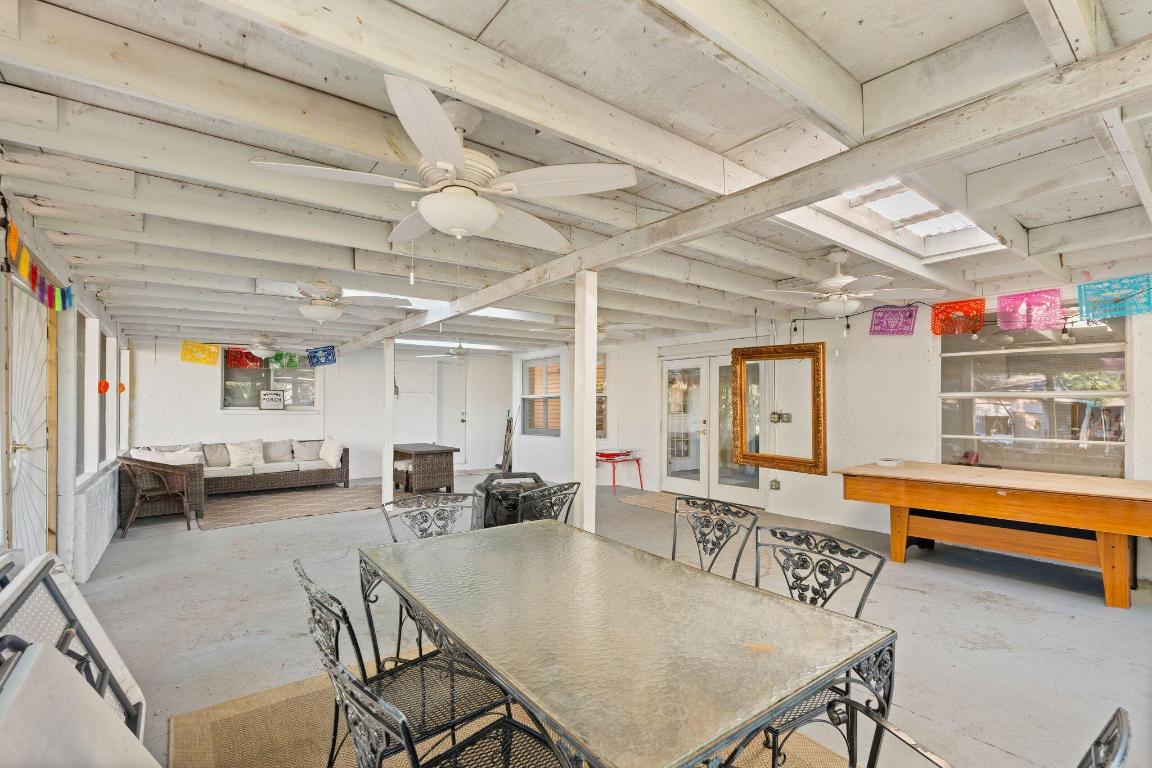 619 29th St Bradenton, FL 34208