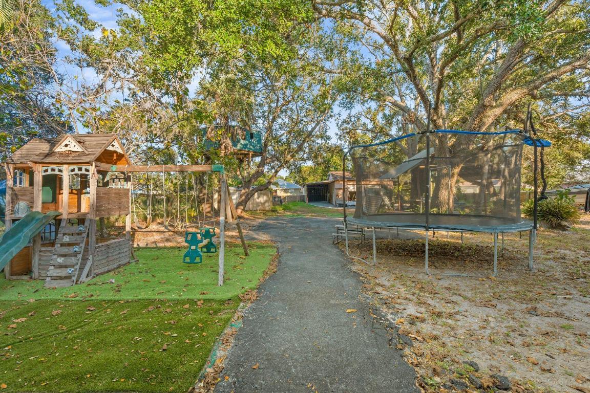 619 29th St Bradenton, FL 34208