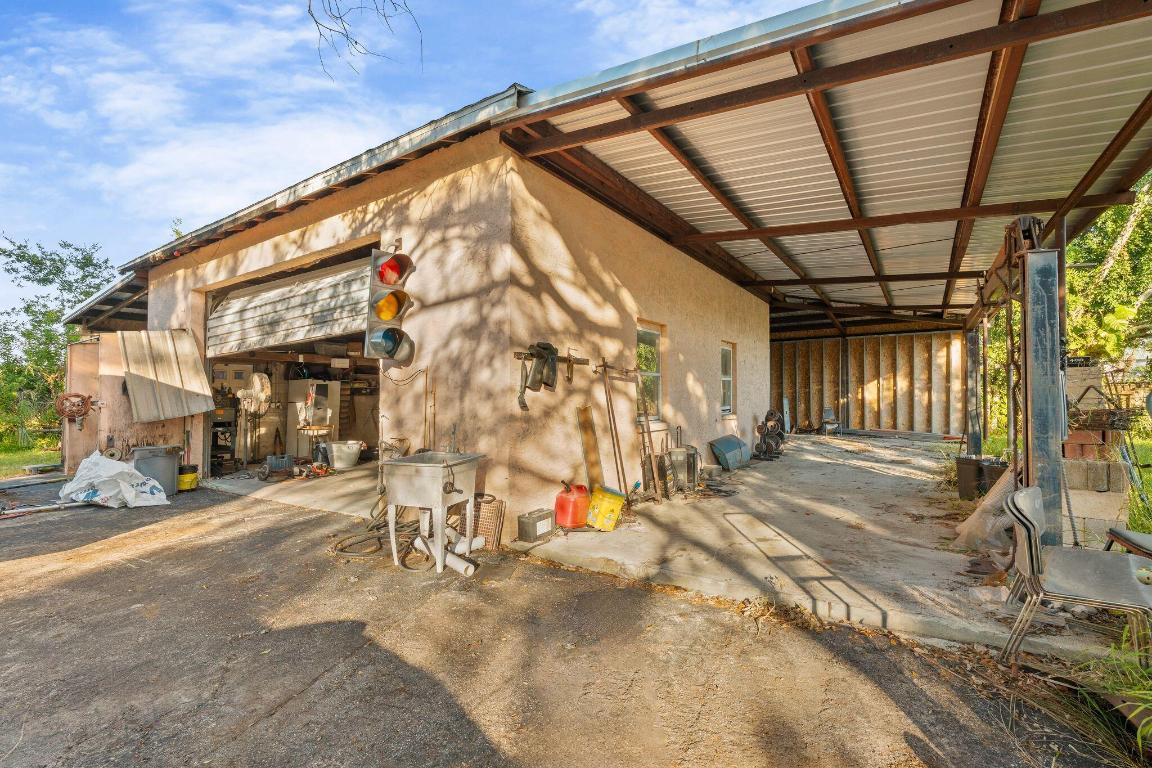 619 29th St Bradenton, FL 34208