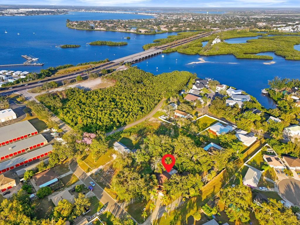 619 29th St Bradenton, FL 34208