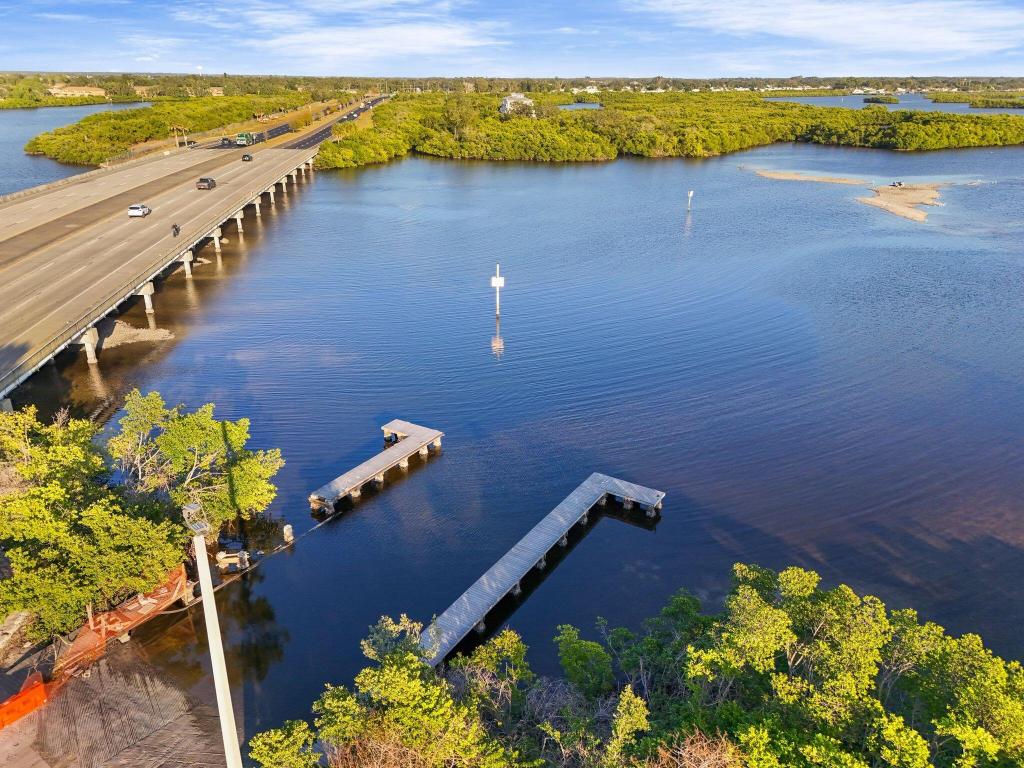 619 29th St Bradenton, FL 34208