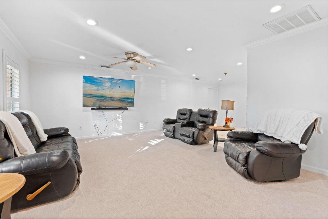 619 29th St Bradenton, FL 34208