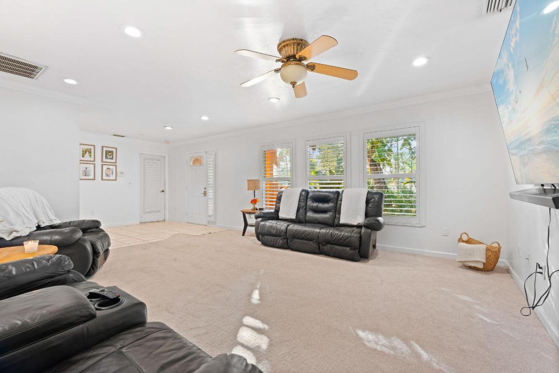 619 29th St Bradenton, FL 34208