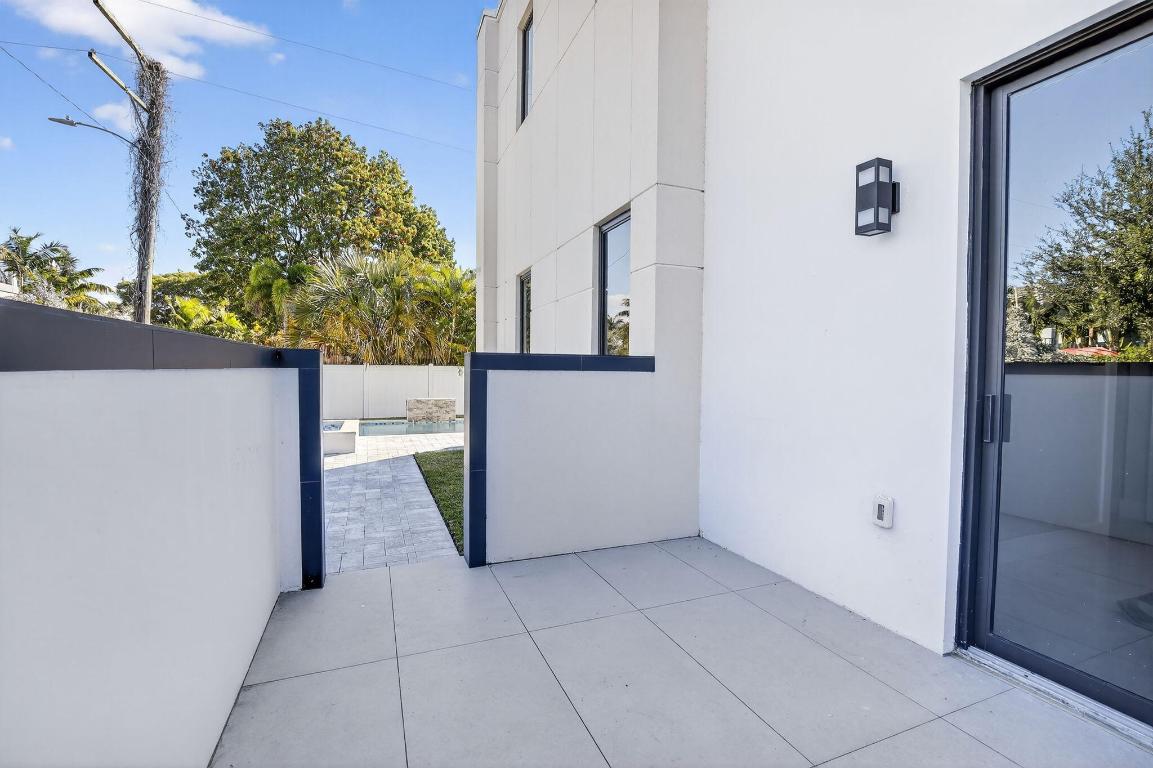 750 NE 16th Fort Lauderdale, FL 33304