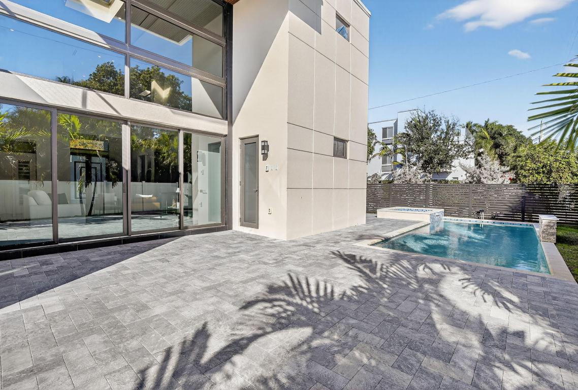 750 NE 16th Fort Lauderdale, FL 33304