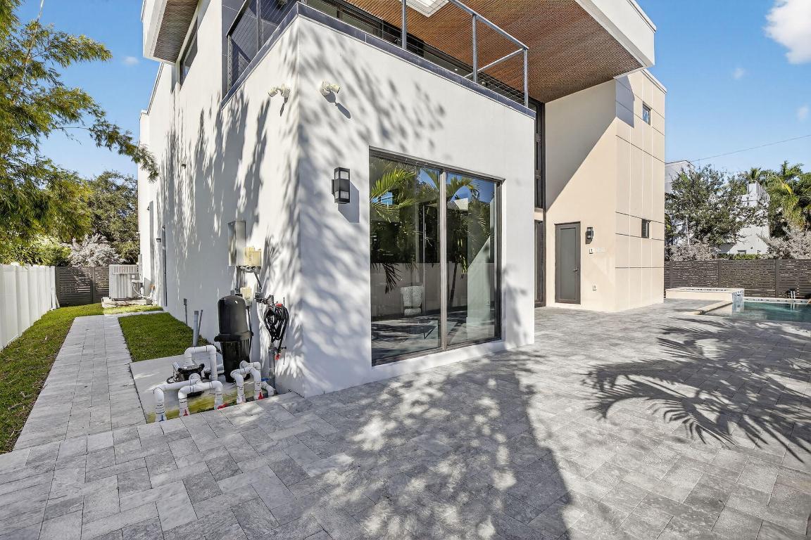 750 NE 16th Fort Lauderdale, FL 33304