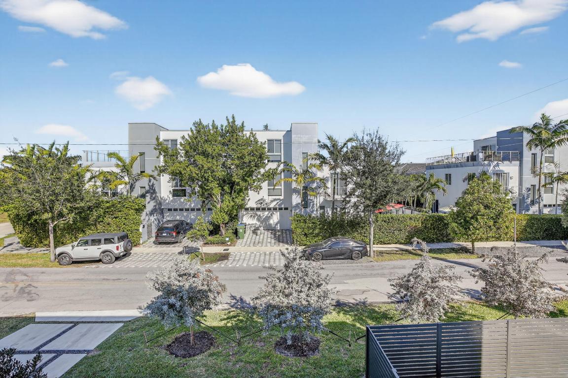 750 NE 16th Fort Lauderdale, FL 33304