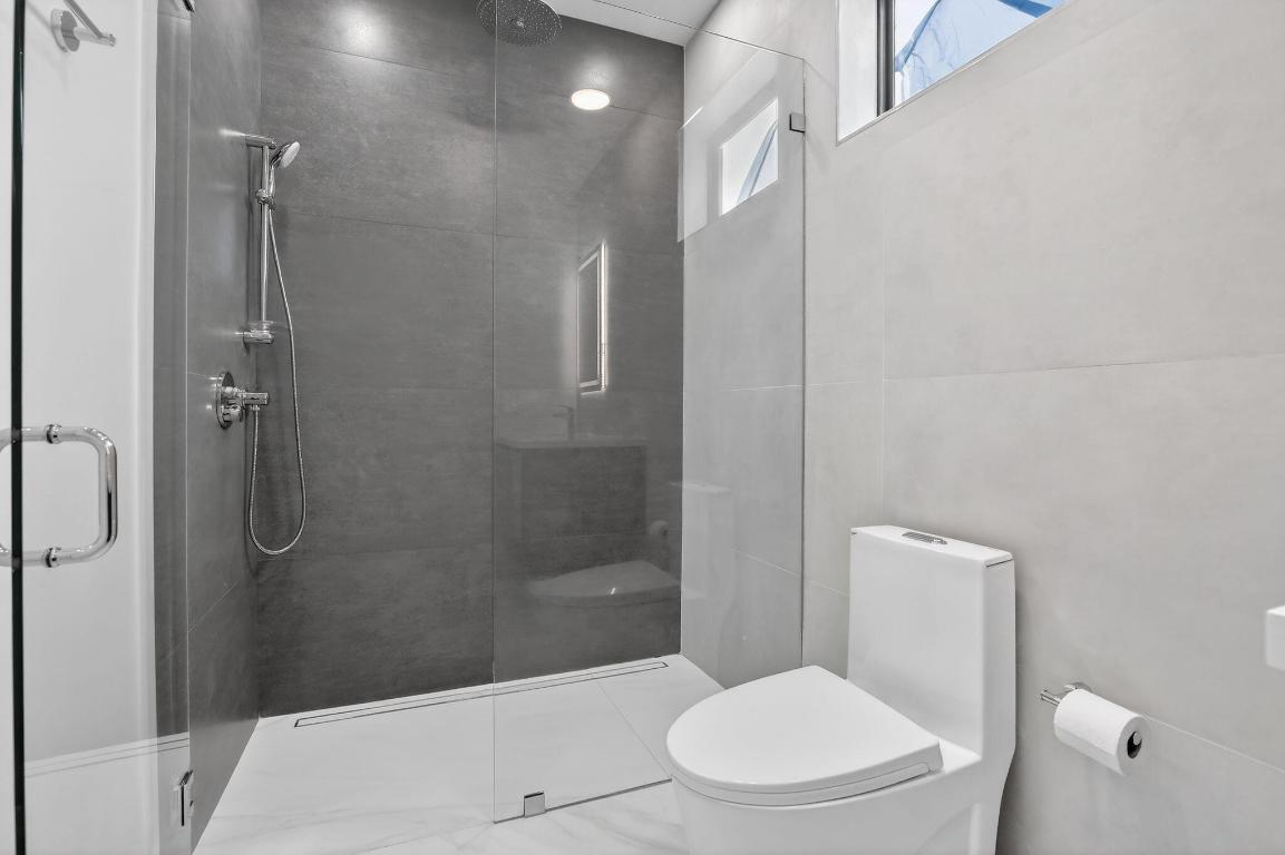 750 NE 16th Fort Lauderdale, FL 33304