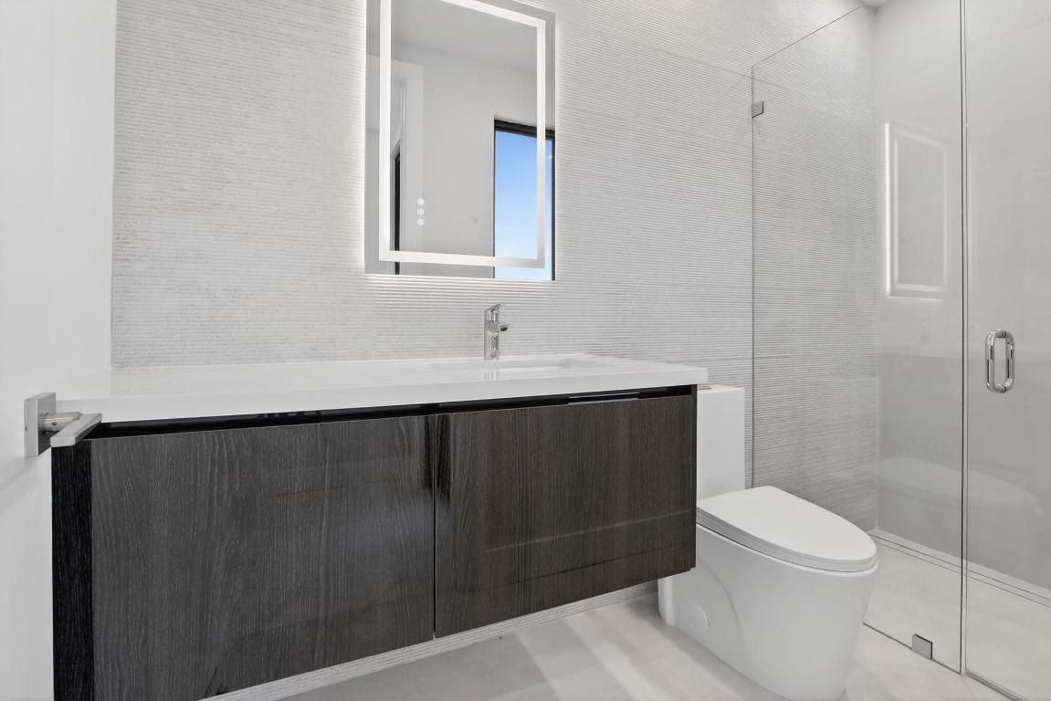 750 NE 16th Fort Lauderdale, FL 33304