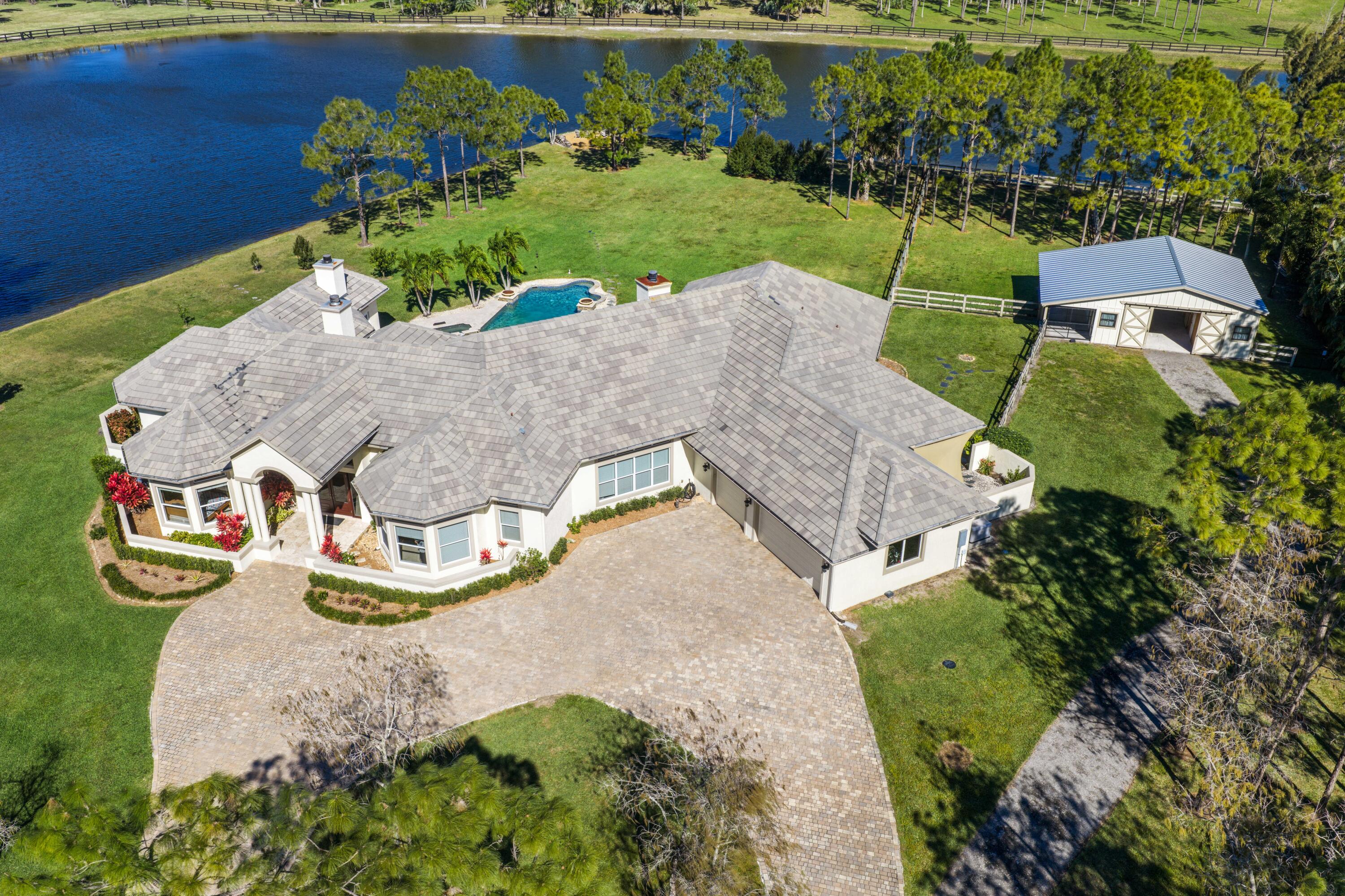 11581 Manatee Lake Worth, FL 33449