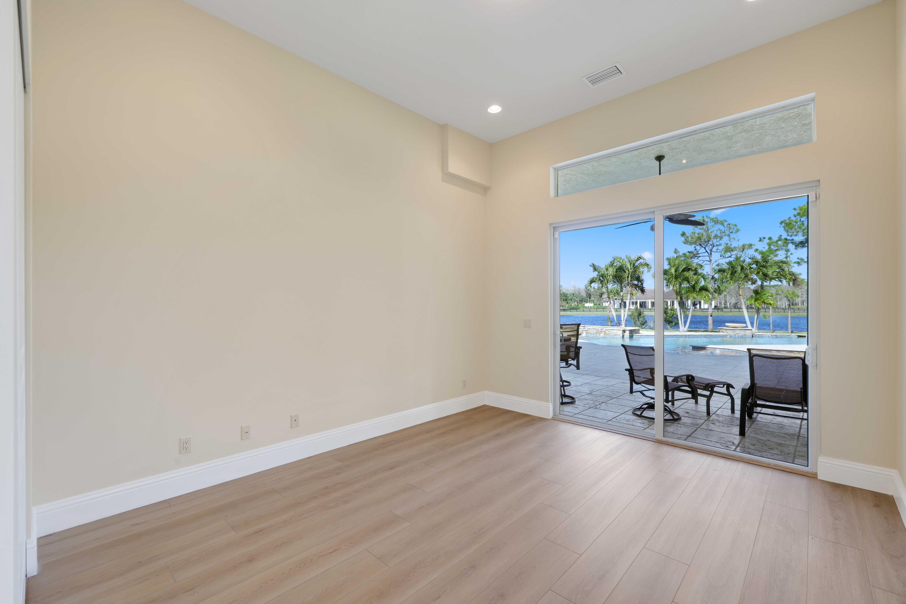 11581 Manatee Lake Worth, FL 33449