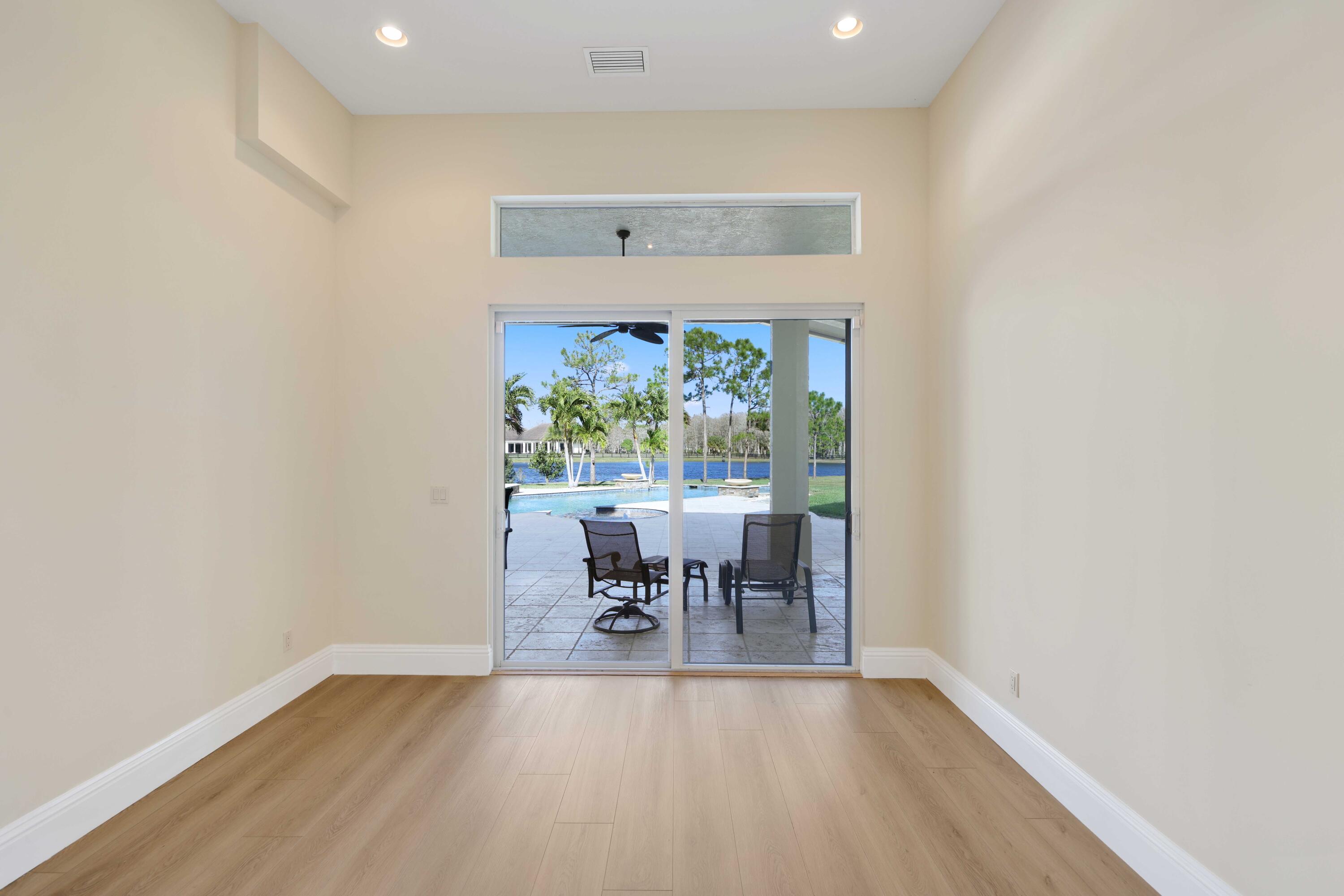 11581 Manatee Lake Worth, FL 33449