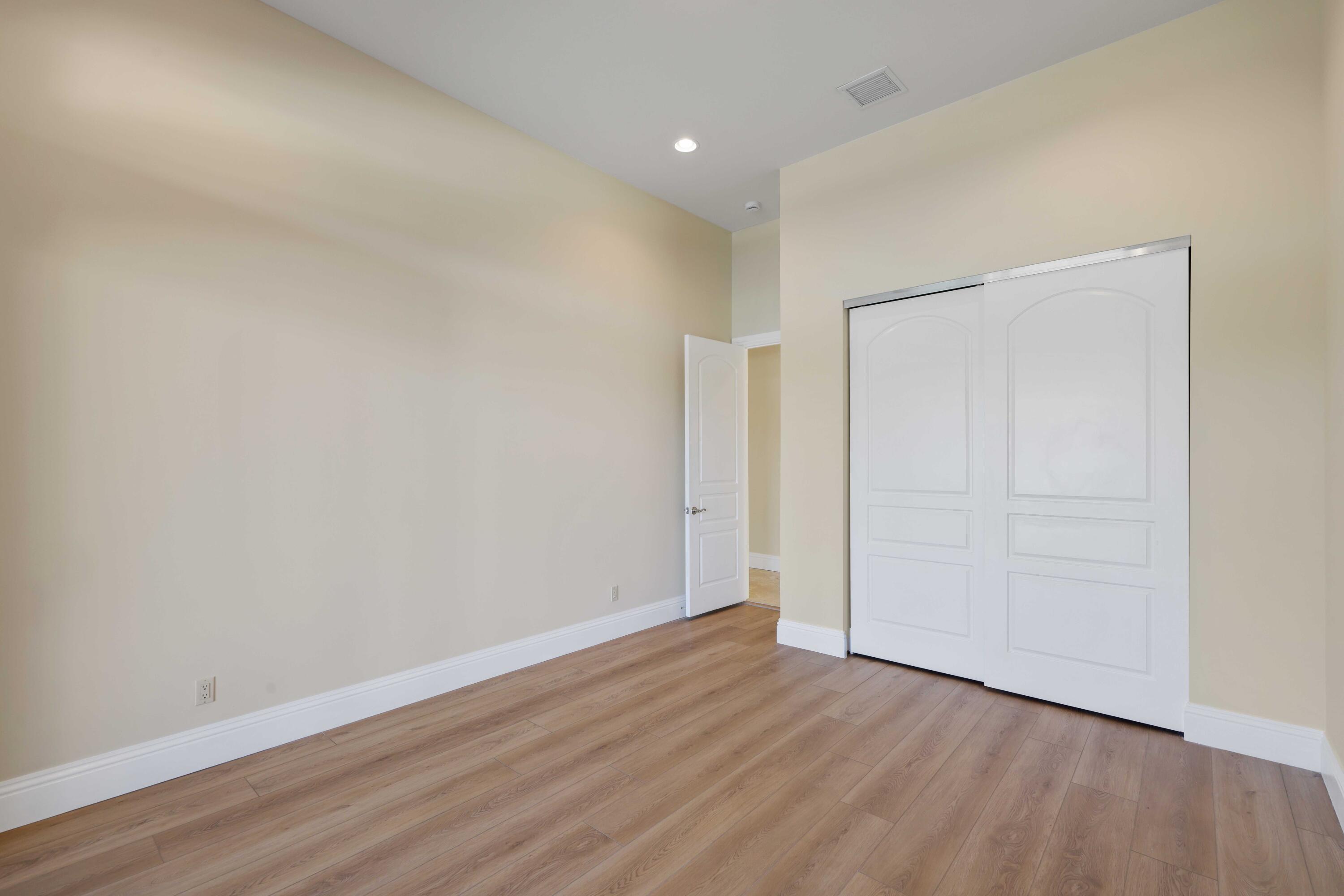 11581 Manatee Lake Worth, FL 33449