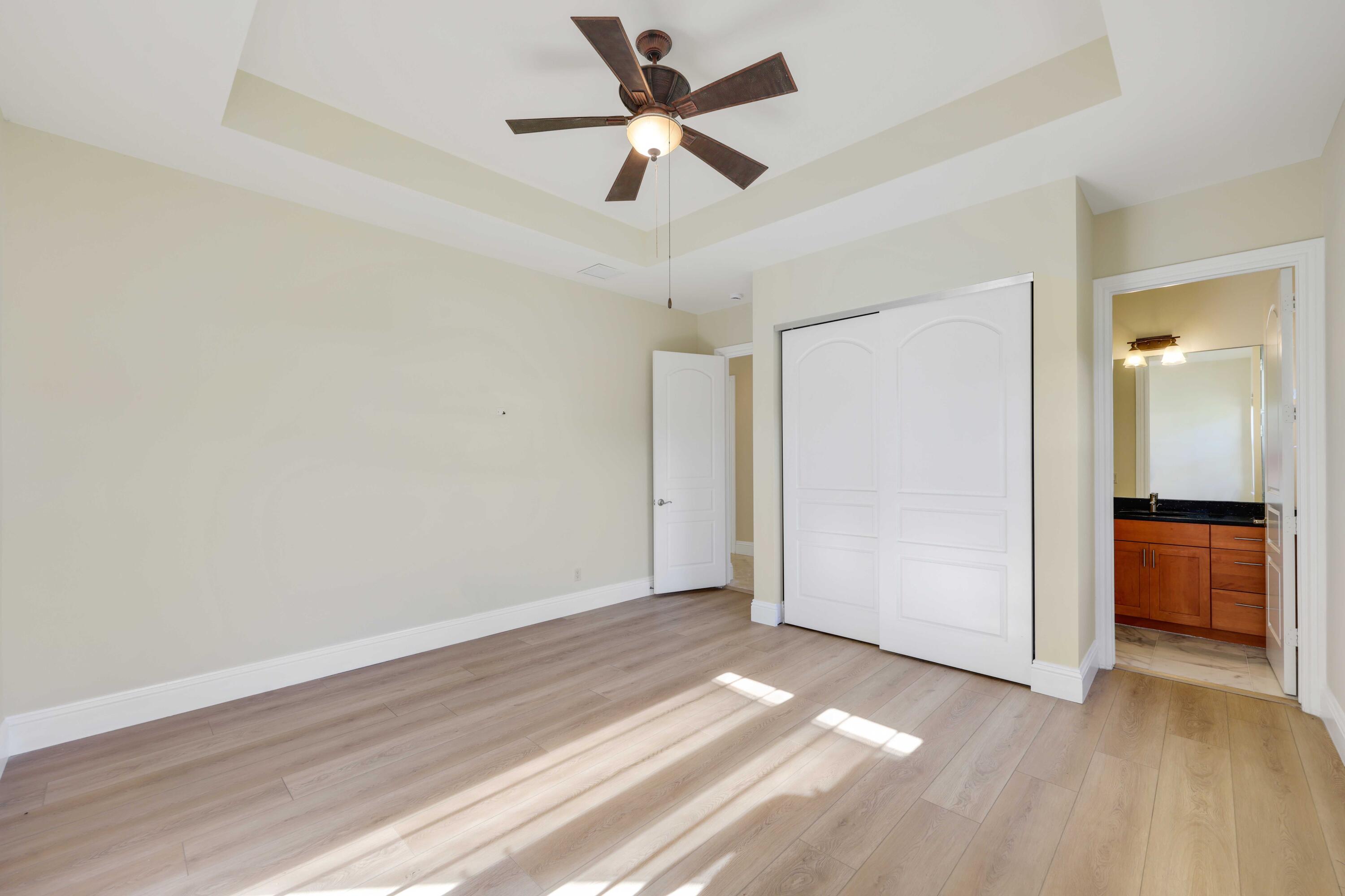 11581 Manatee Lake Worth, FL 33449