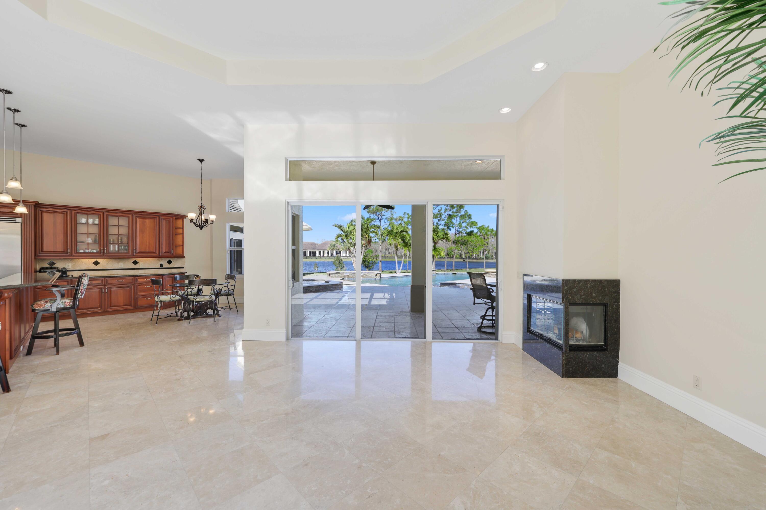 11581 Manatee Lake Worth, FL 33449