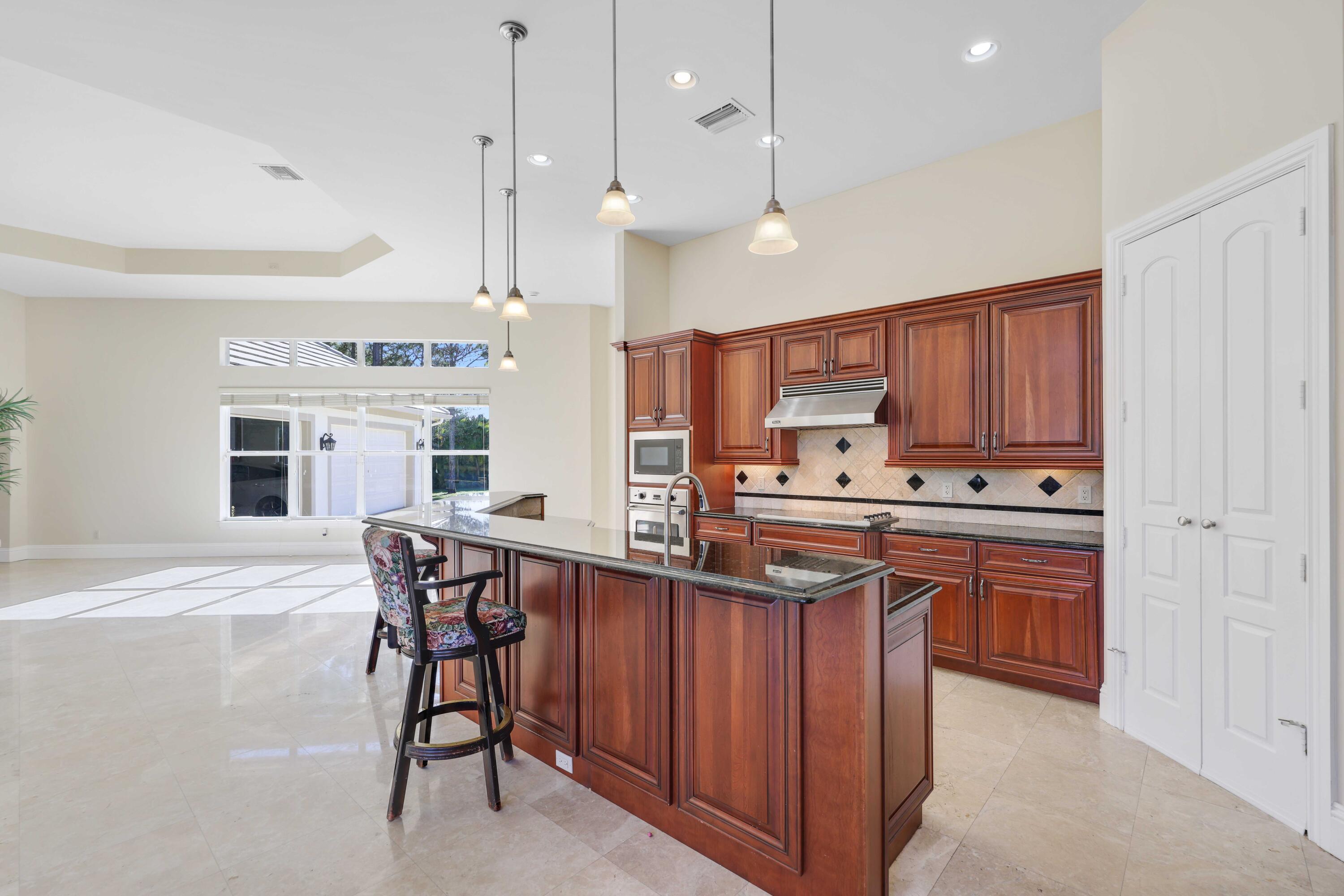 11581 Manatee Lake Worth, FL 33449