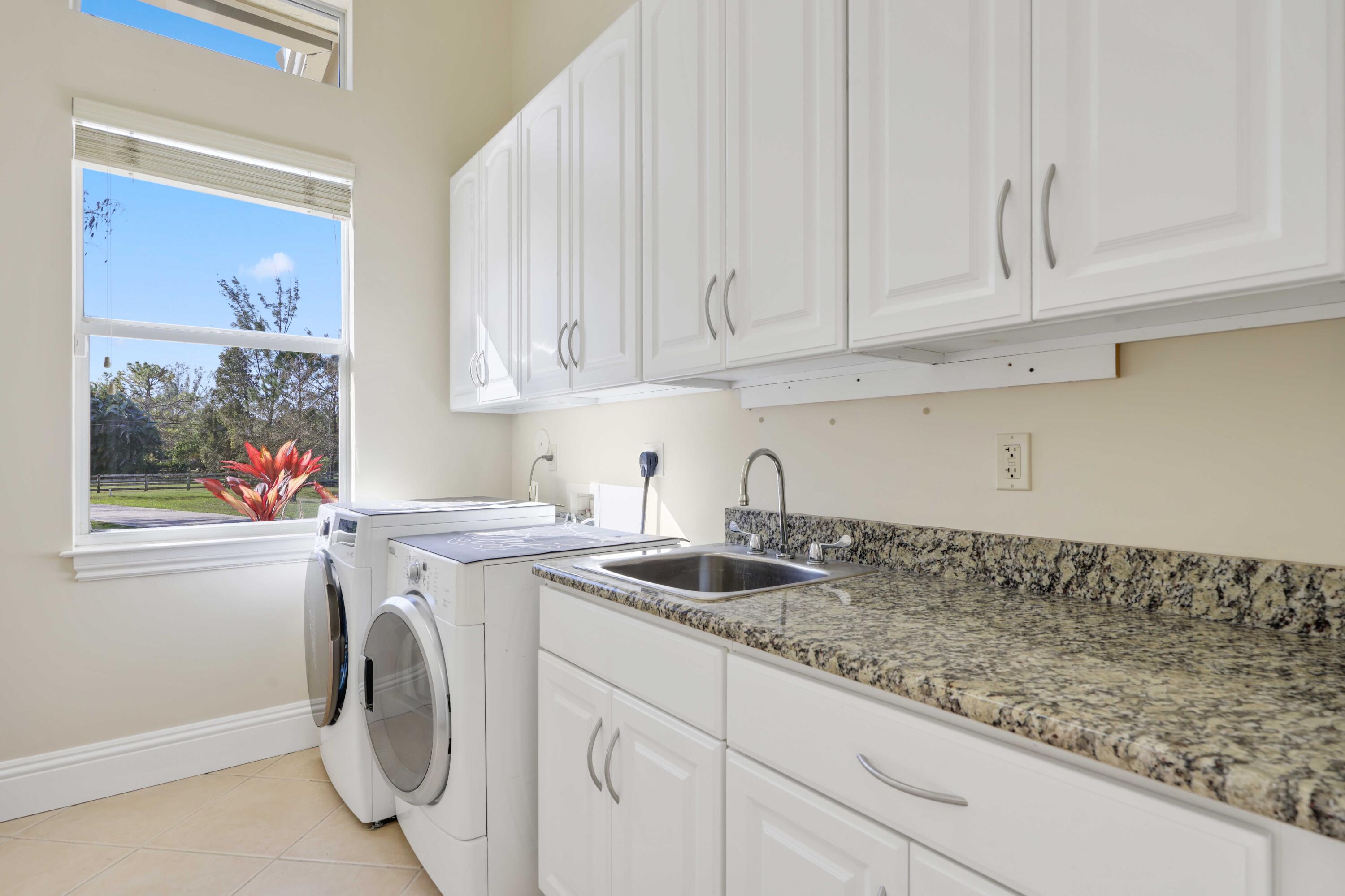 11581 Manatee Lake Worth, FL 33449