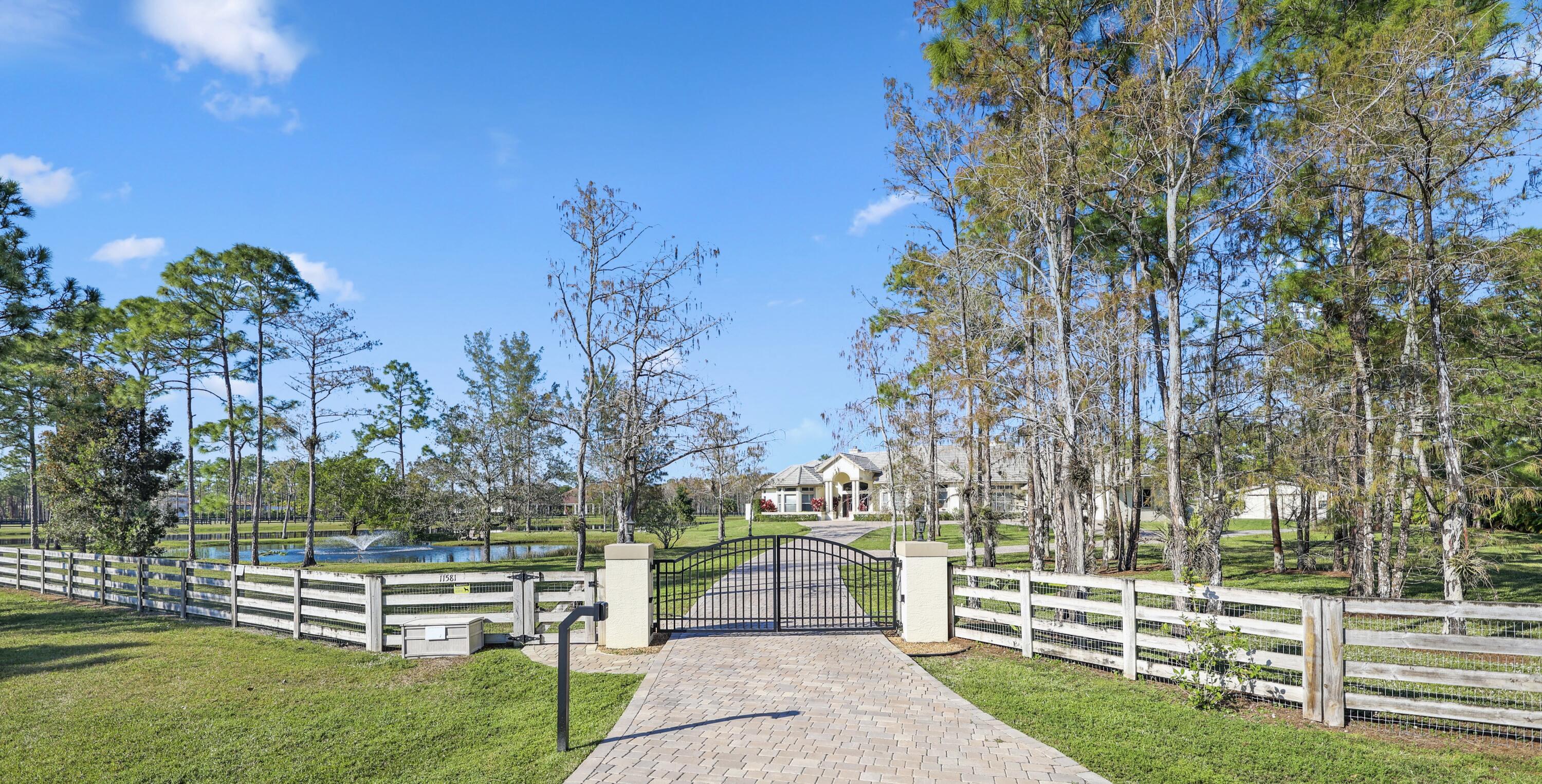 11581 Manatee Lake Worth, FL 33449