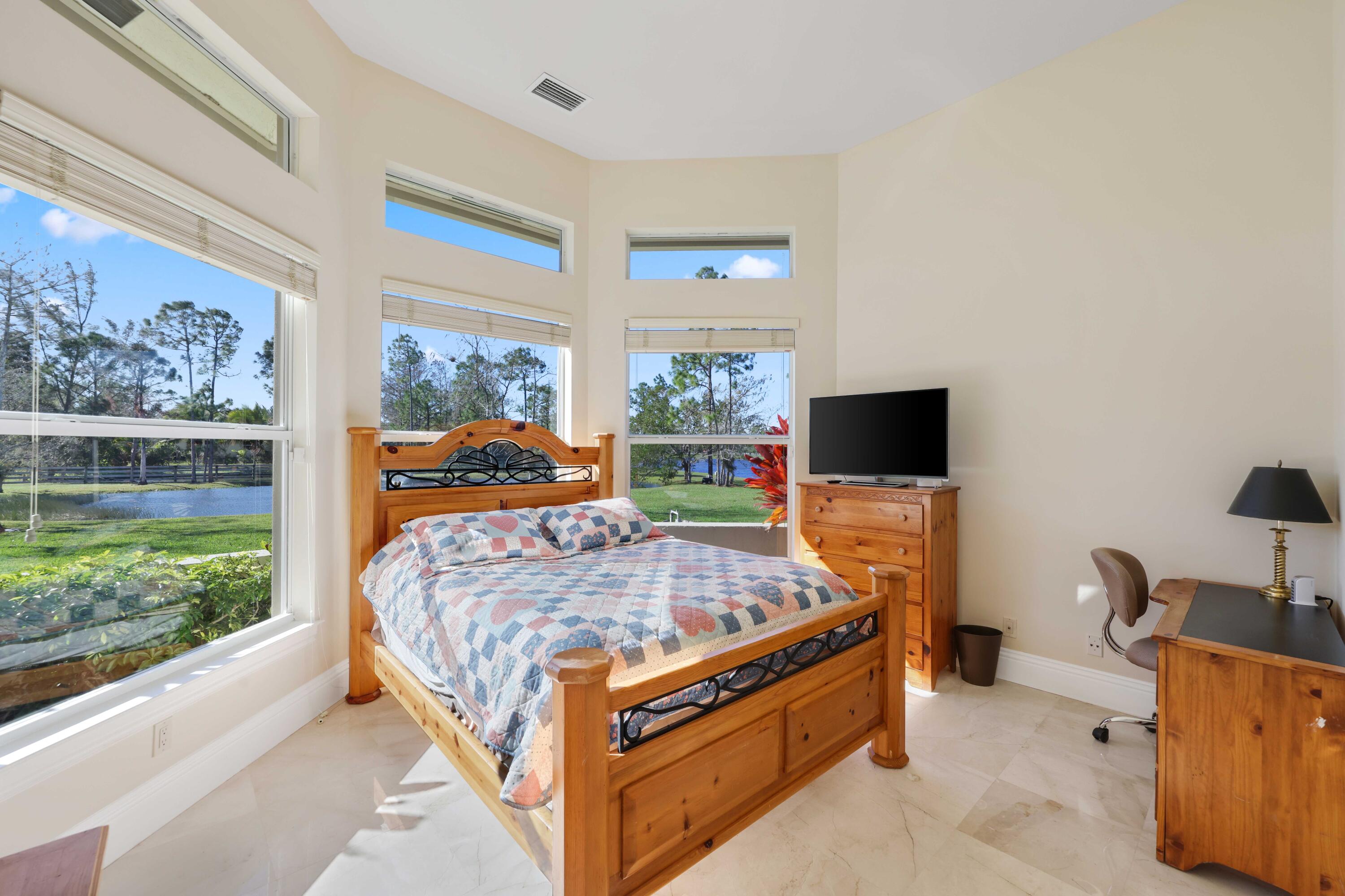 11581 Manatee Lake Worth, FL 33449