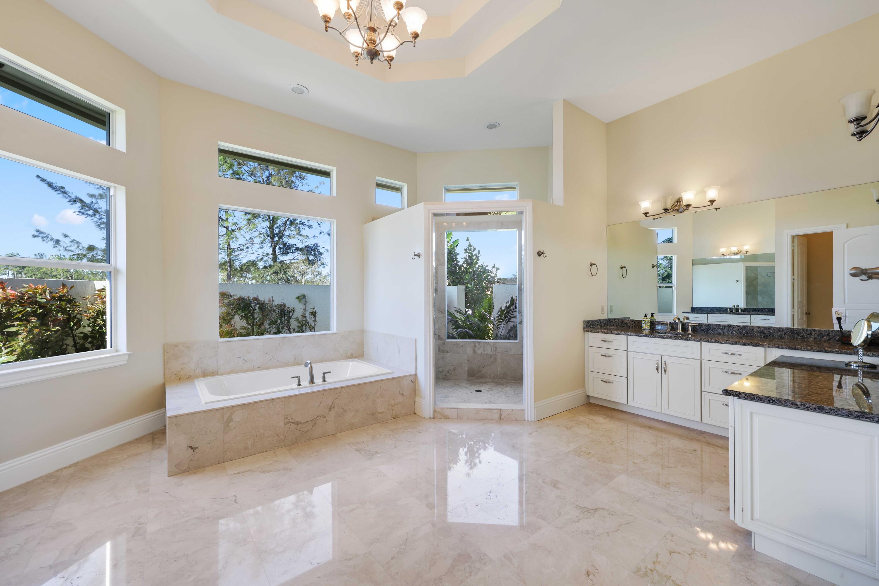 11581 Manatee Lake Worth, FL 33449