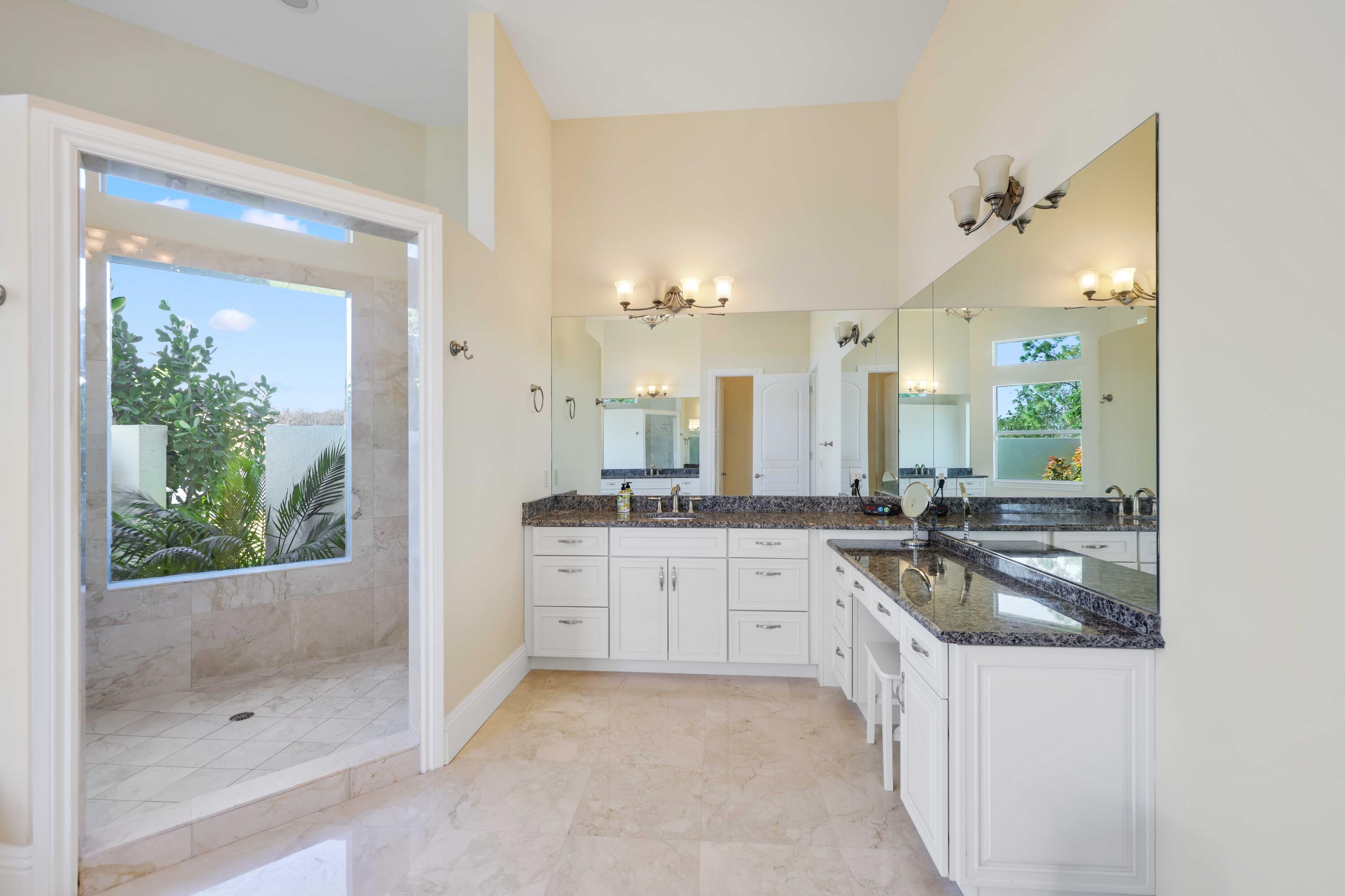 11581 Manatee Lake Worth, FL 33449