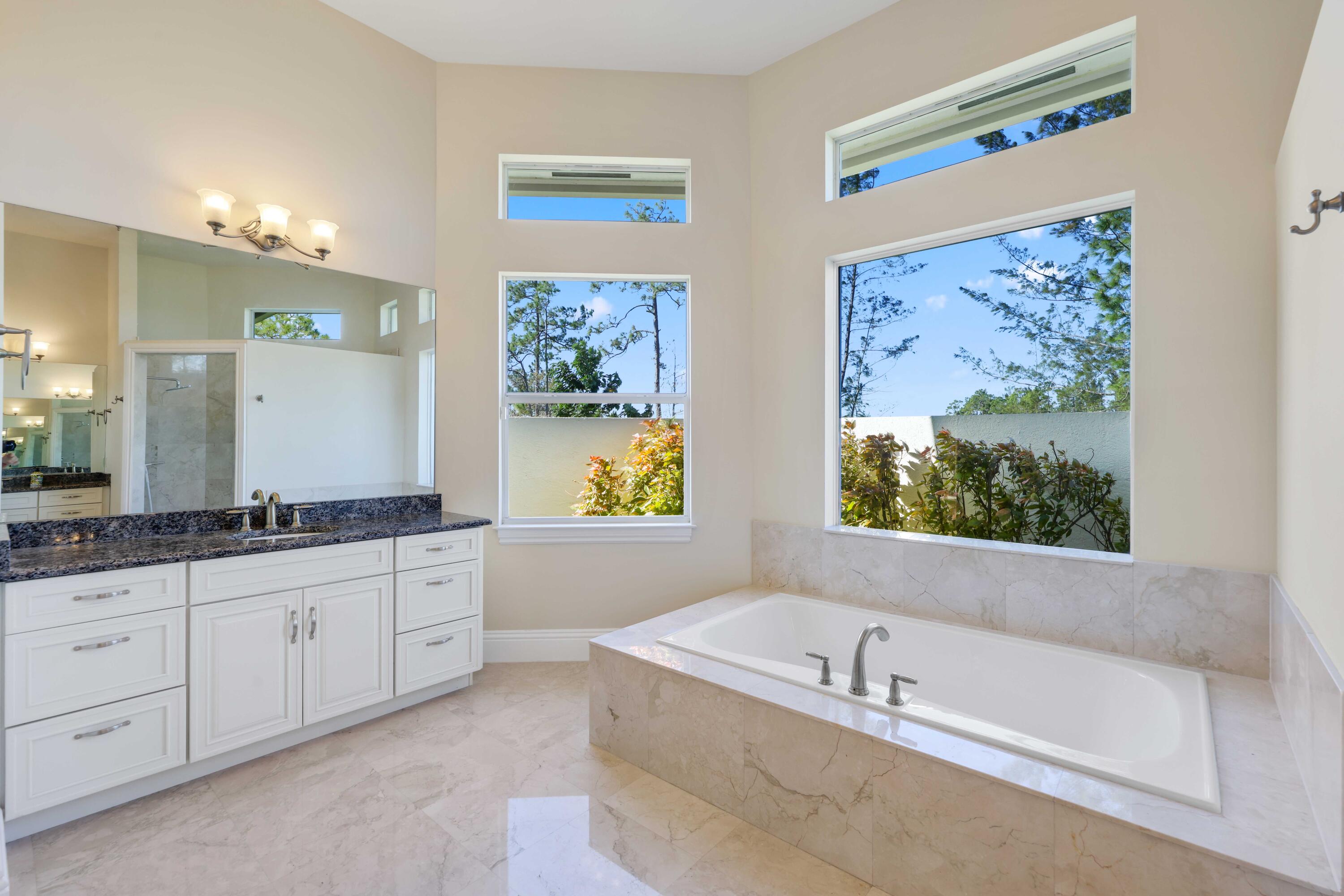 11581 Manatee Lake Worth, FL 33449