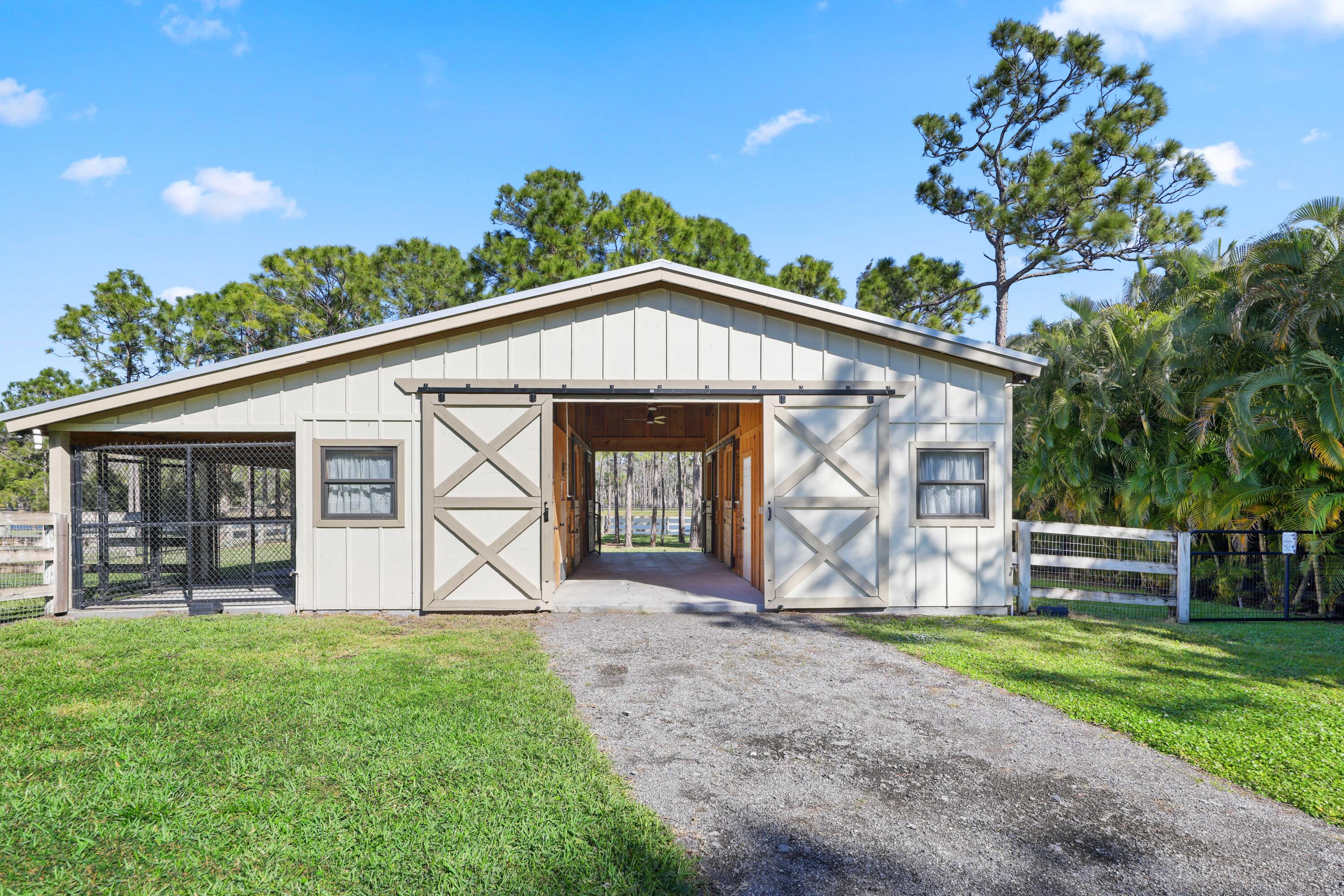 11581 Manatee Lake Worth, FL 33449