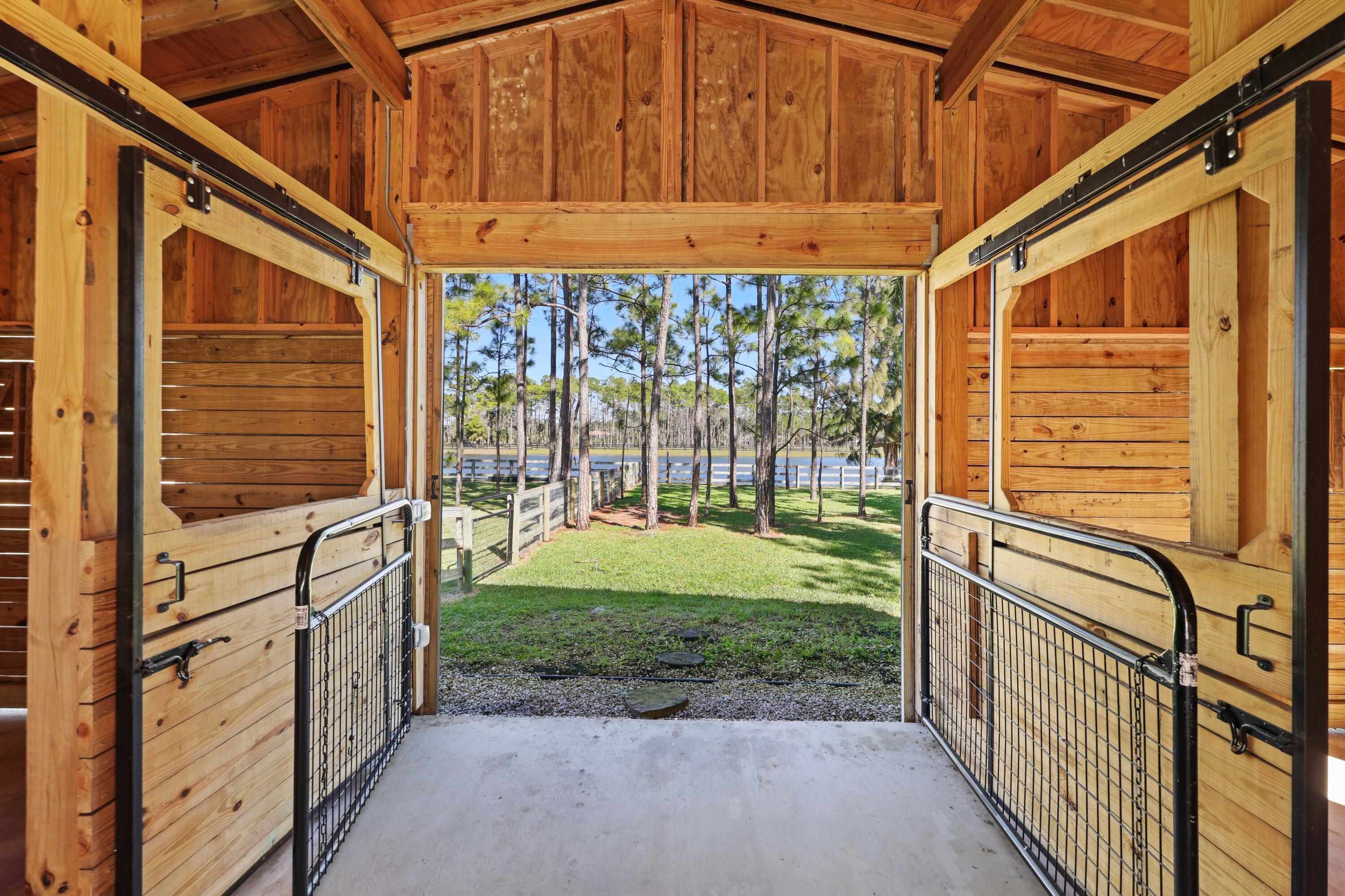 11581 Manatee Lake Worth, FL 33449