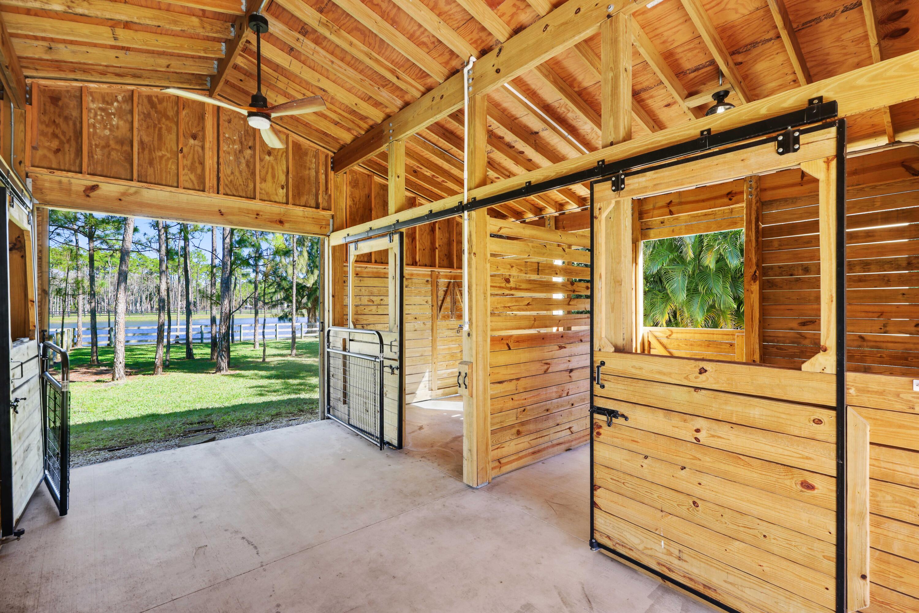 11581 Manatee Lake Worth, FL 33449