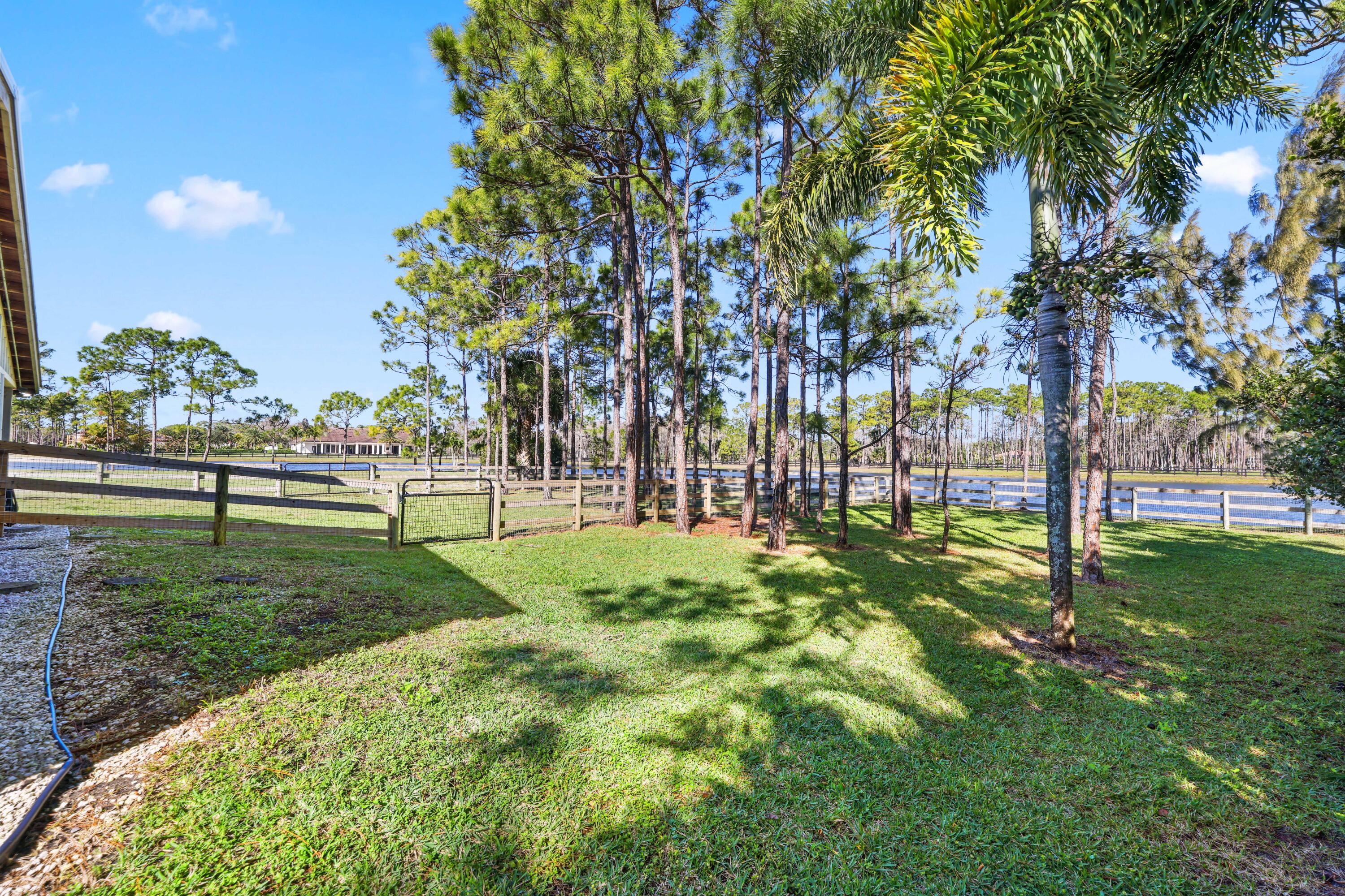 11581 Manatee Lake Worth, FL 33449