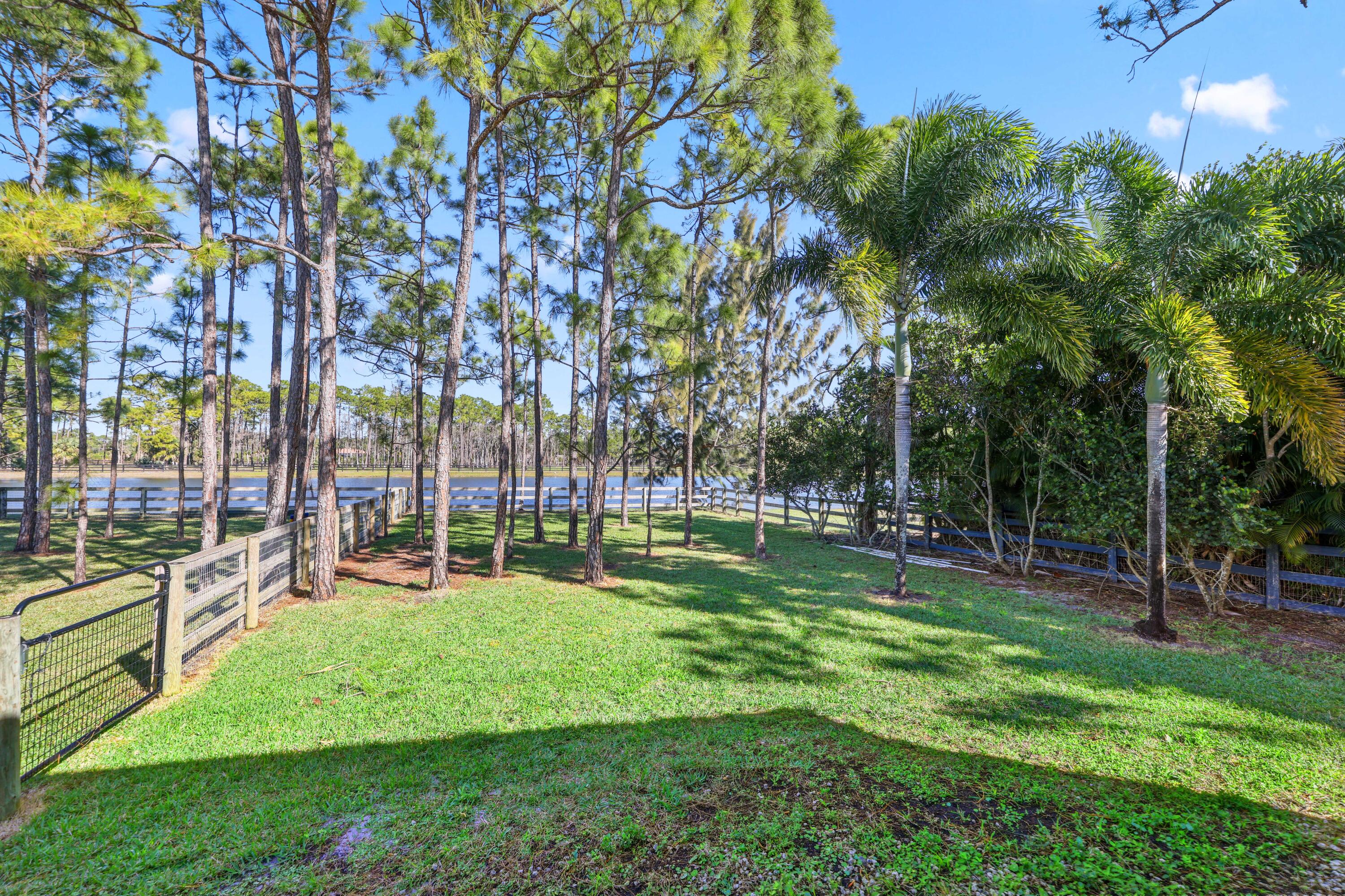 11581 Manatee Lake Worth, FL 33449