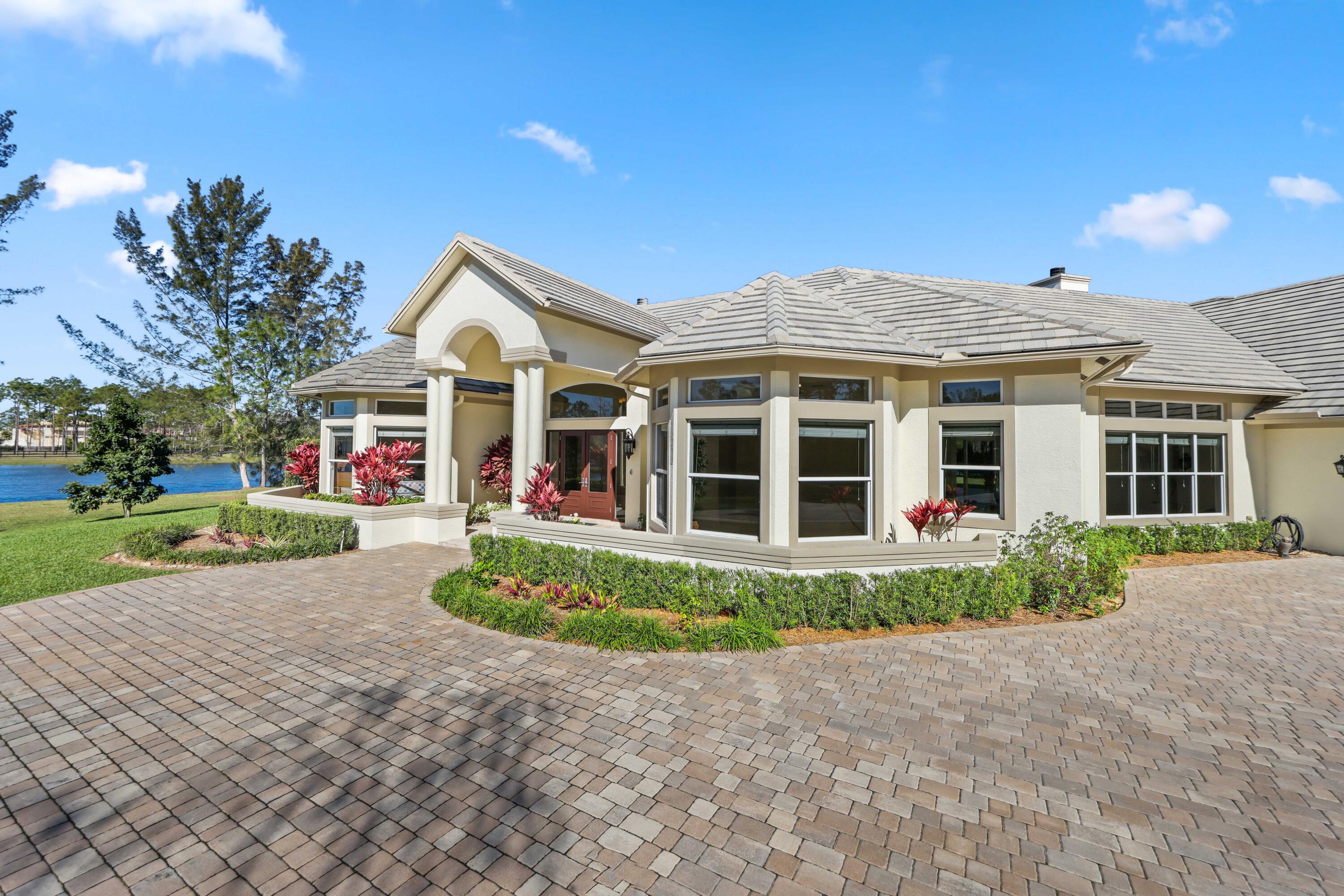 11581 Manatee Lake Worth, FL 33449