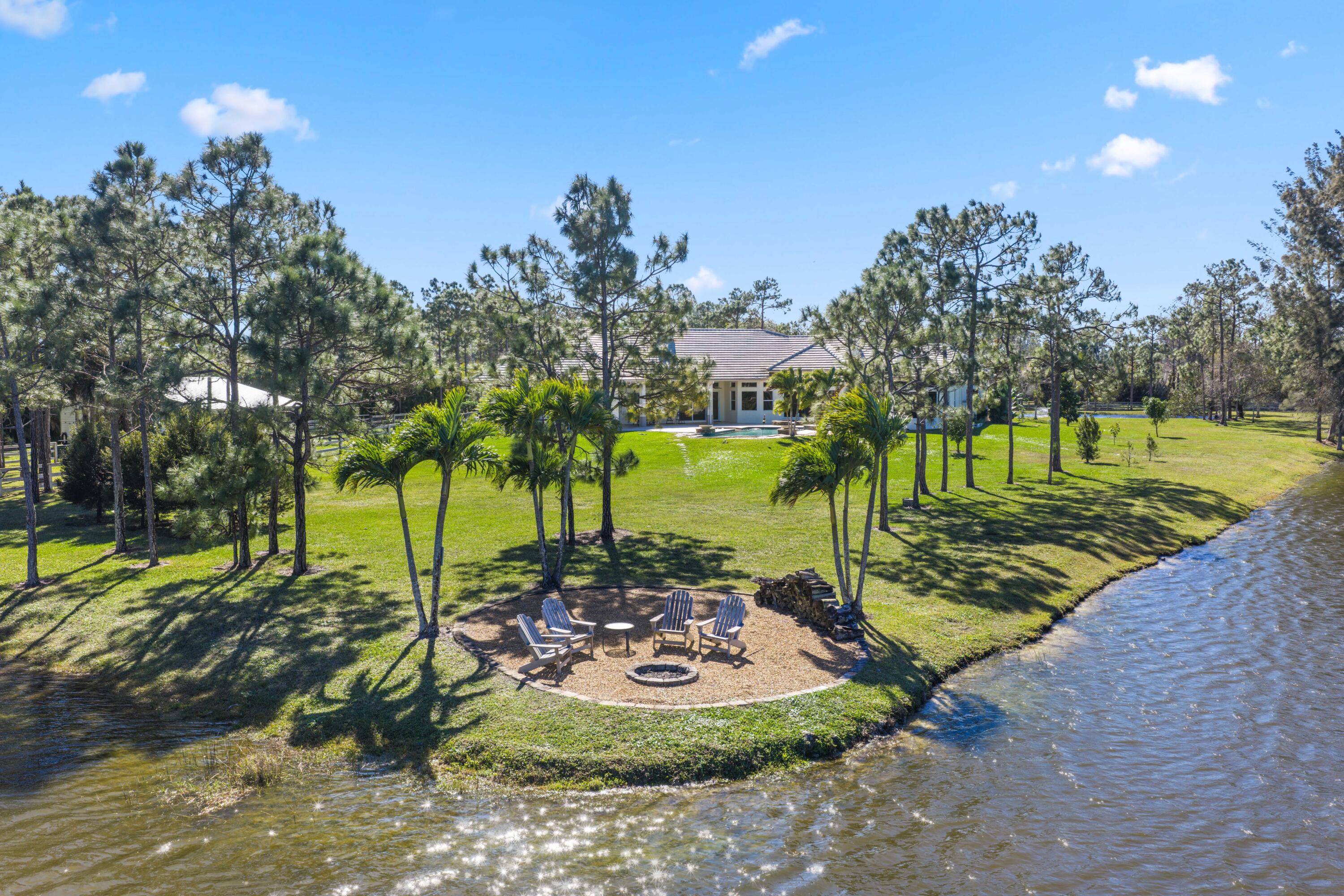 11581 Manatee Lake Worth, FL 33449