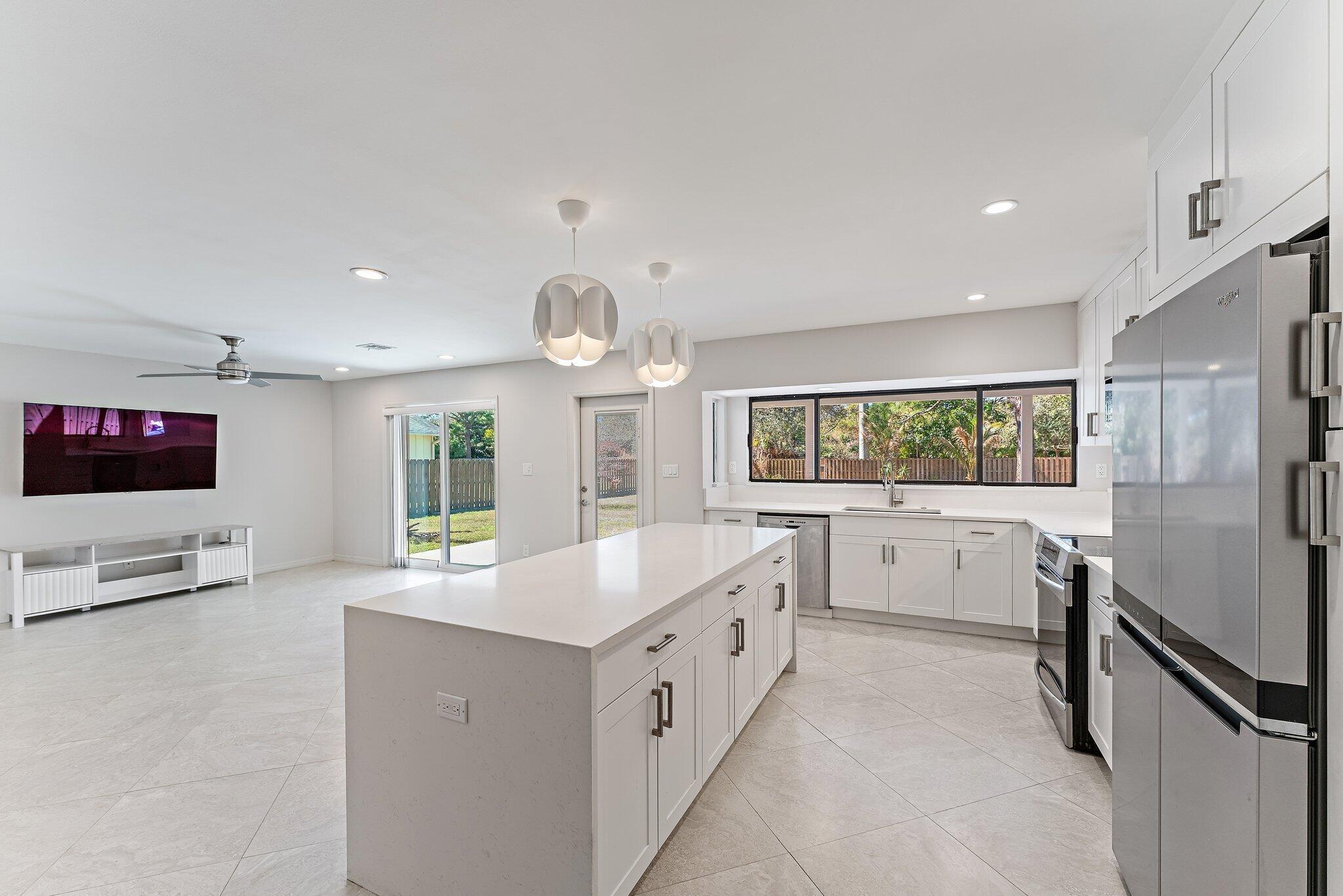 5883 Set N Sun Jupiter, FL 33458