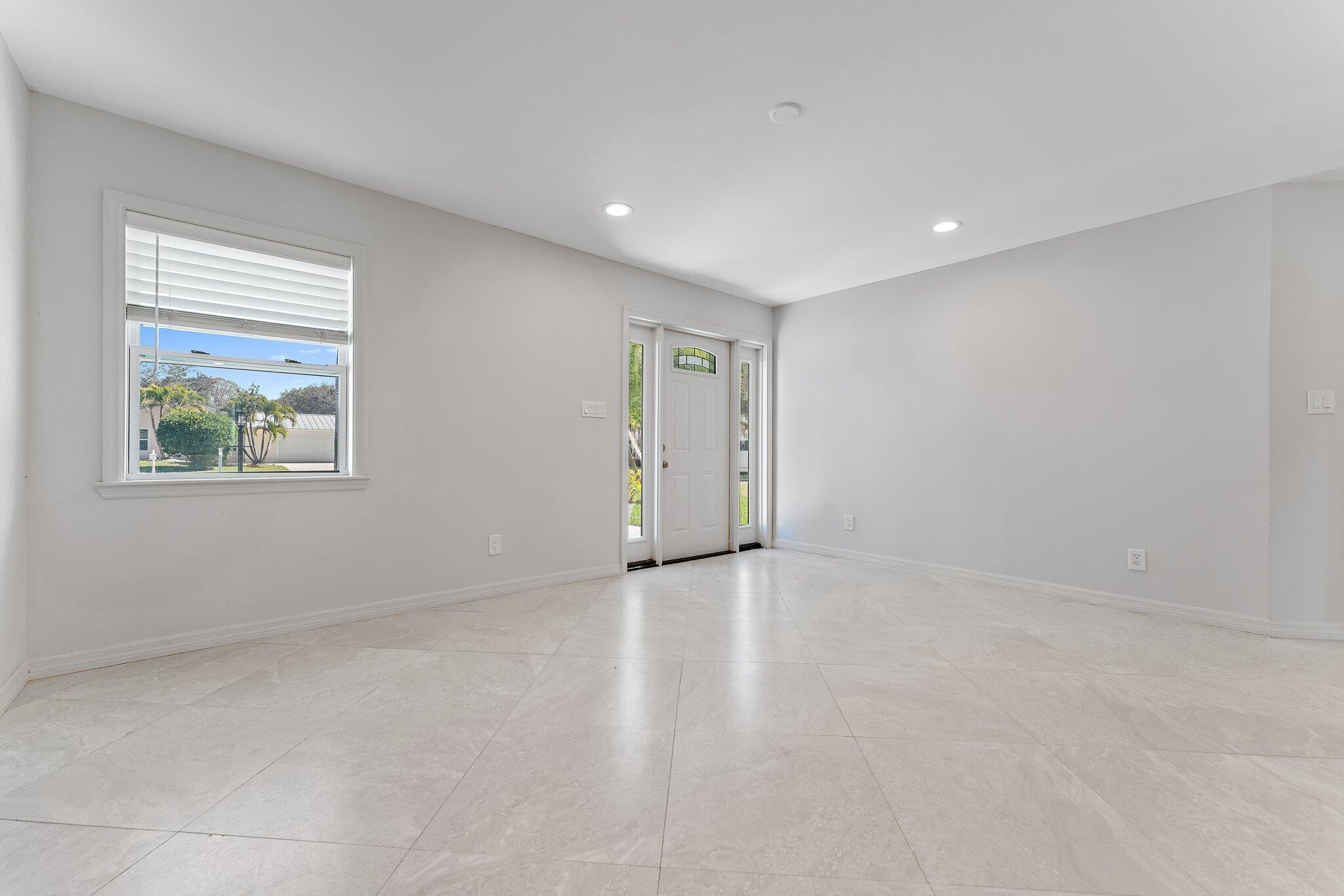 5883 Set N Sun Jupiter, FL 33458