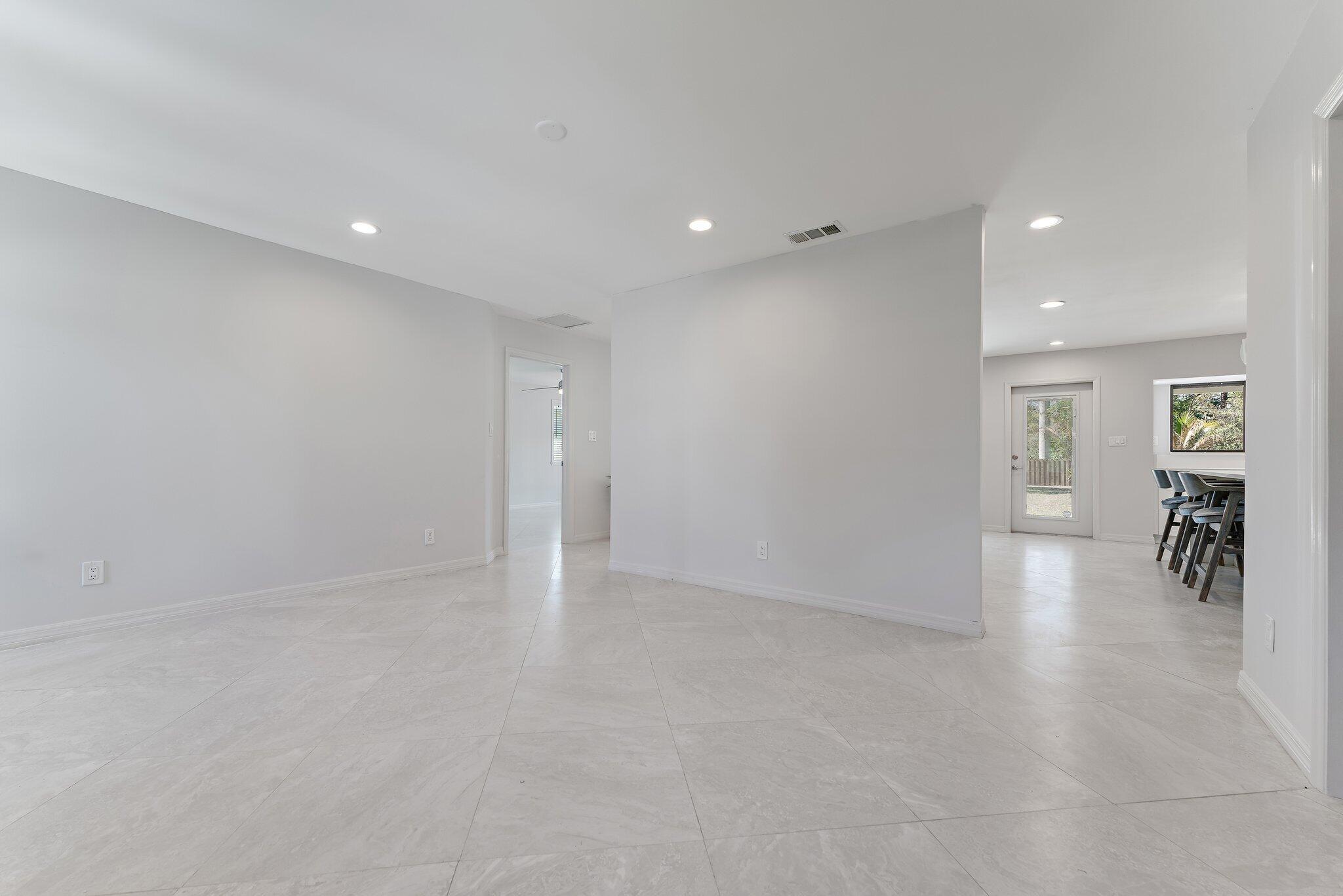 5883 Set N Sun Jupiter, FL 33458