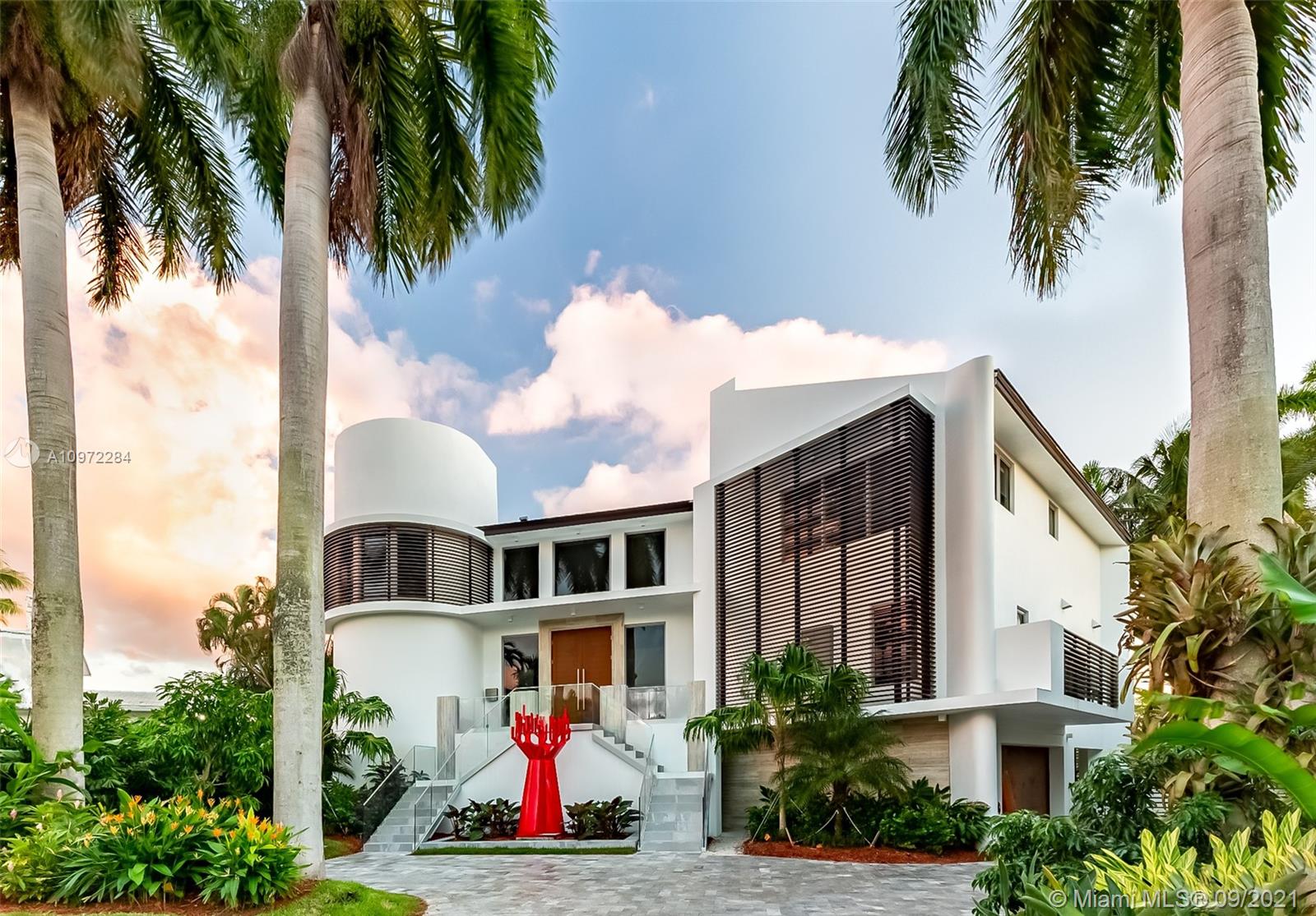 6946 Sunrise Ct Coral Gables, FL 33133