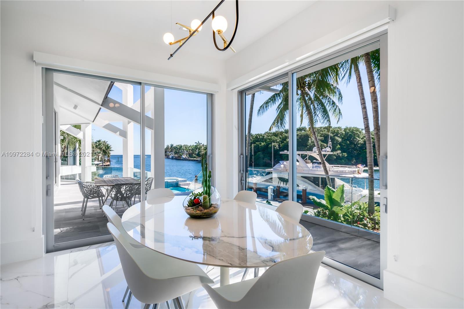 6946 Sunrise Ct Coral Gables, FL 33133