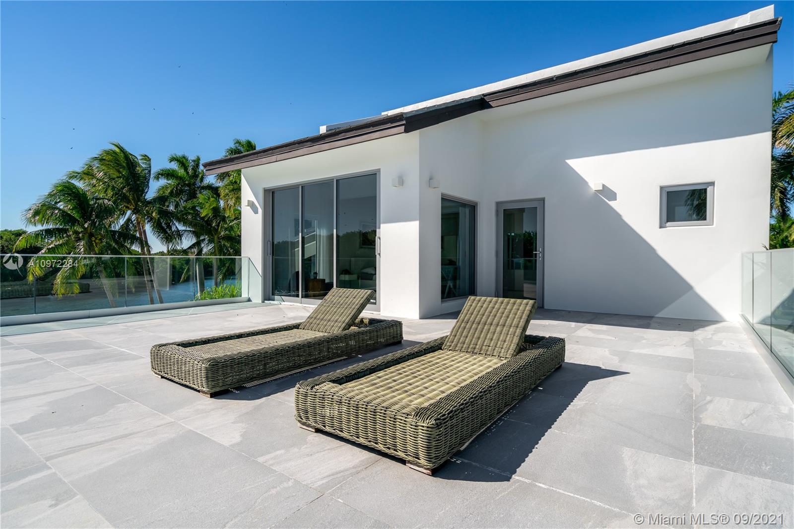 6946 Sunrise Ct Coral Gables, FL 33133