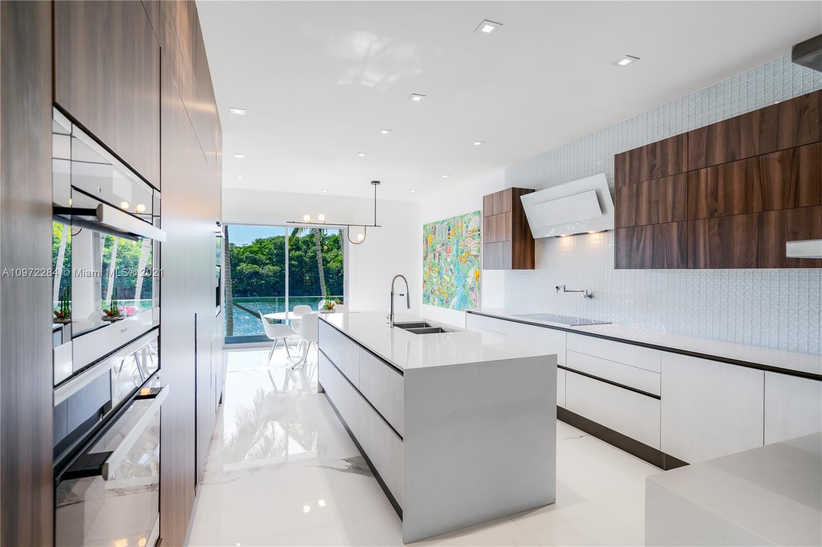 6946 Sunrise Ct Coral Gables, FL 33133